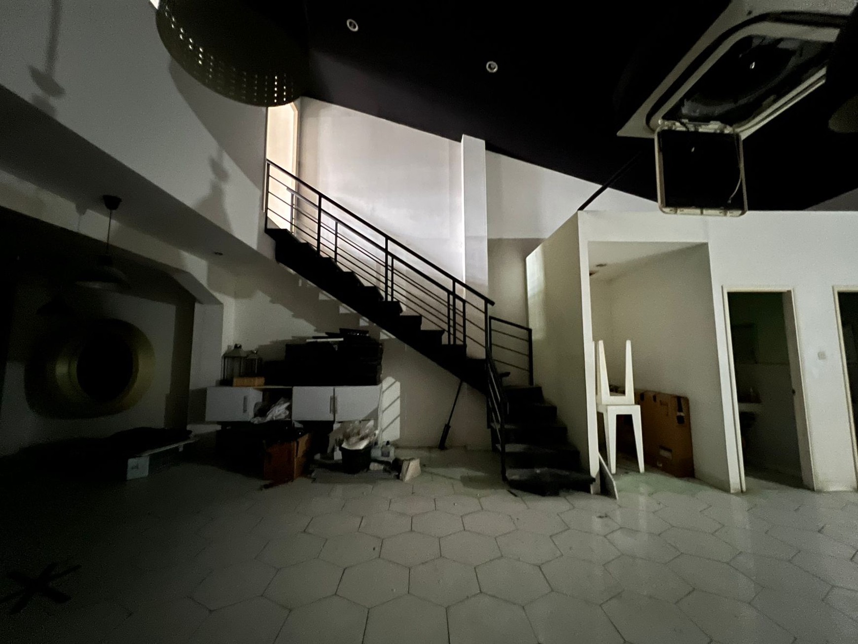 Disewakan Ruang Usaha Cocok Untuk Jadi Usaha Resto dan Jadi Kantor di Cikajang