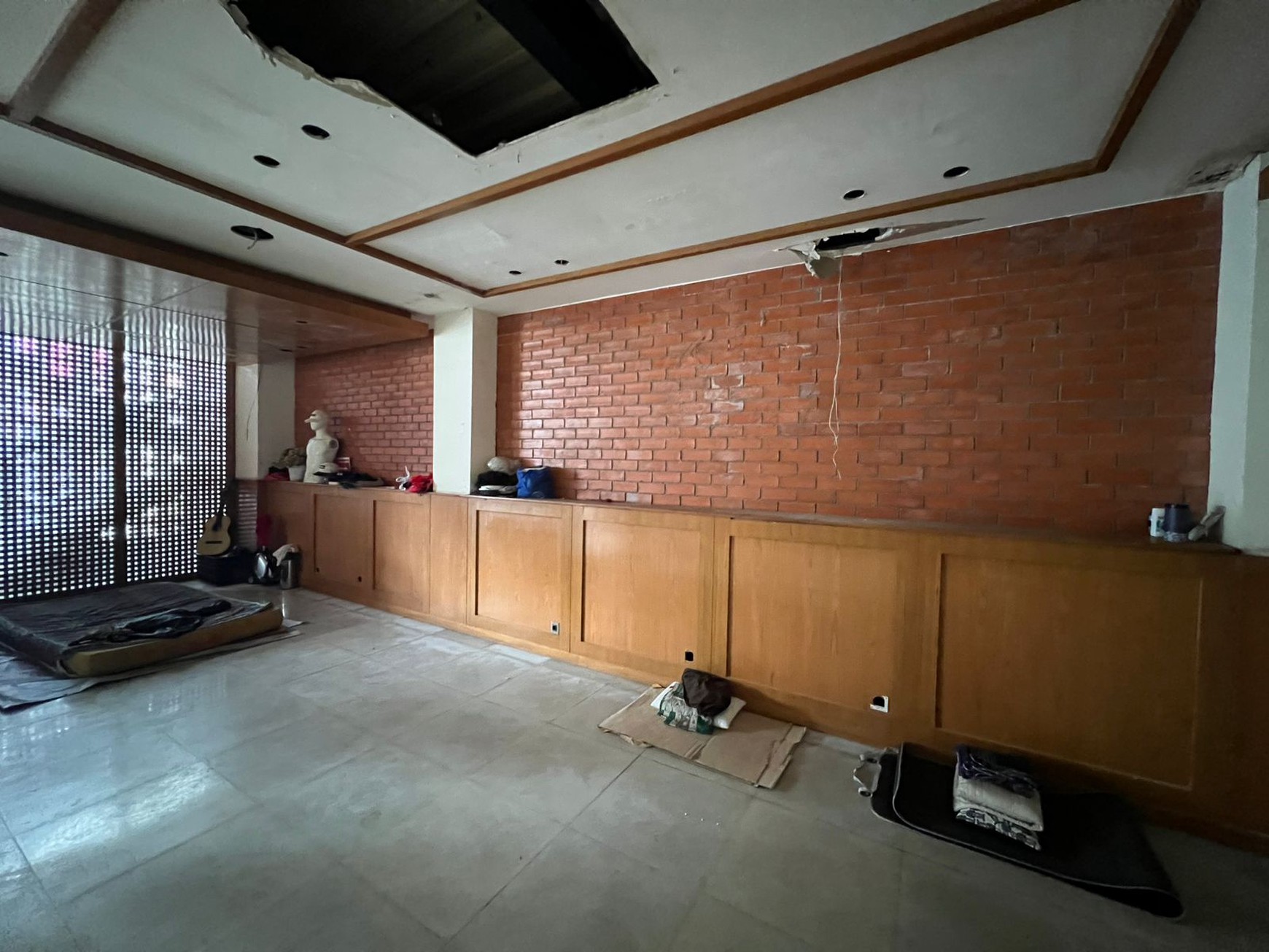 Disewakan Ruang Usaha Cocok Untuk Jadi Usaha Resto dan Jadi Kantor di Cikajang