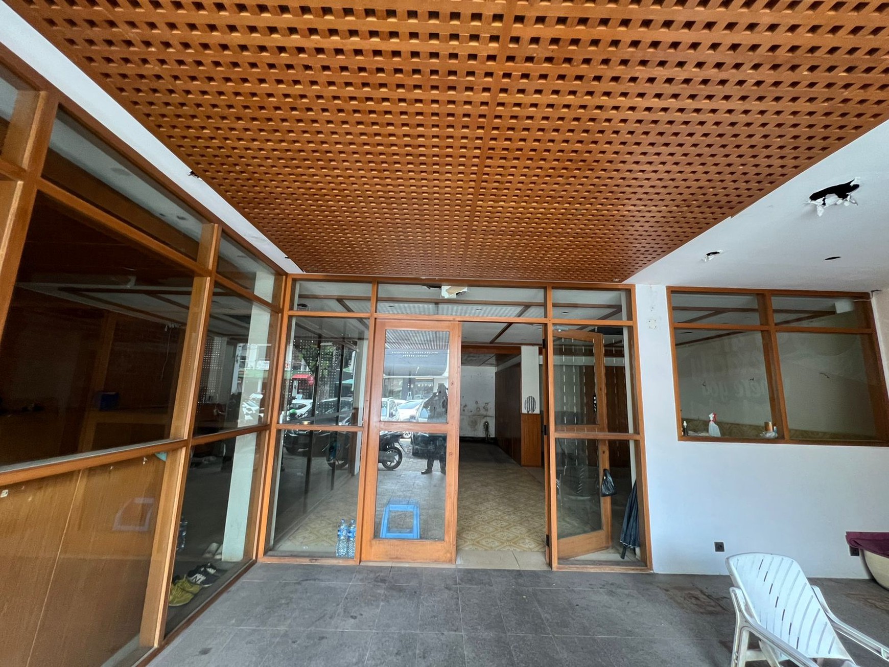 Dijual Ruang Usaha Cocok Untuk Jadi Usaha Resto dan Jadi Kantor di Cikajang