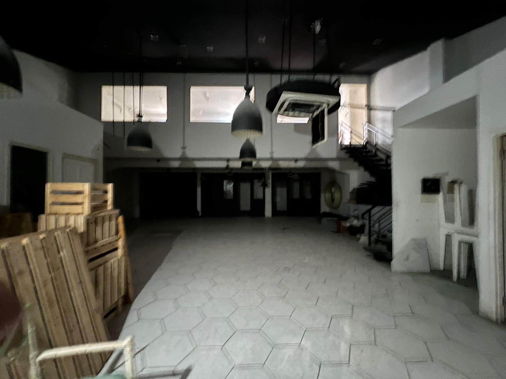 Dijual Ruang Usaha Cocok Untuk Jadi Usaha Resto dan Jadi Kantor di Cikajang