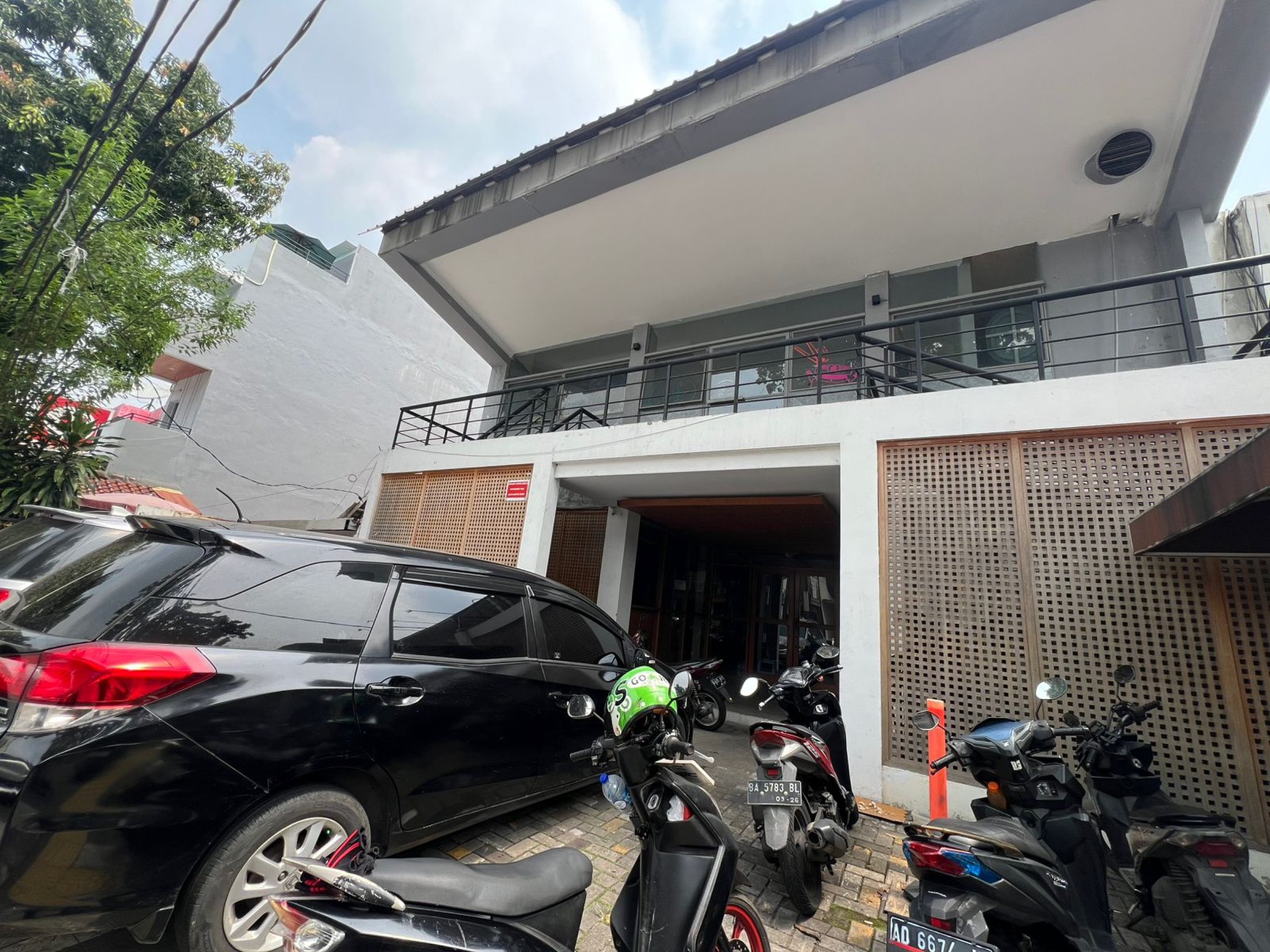 Dijual Ruang Usaha Cocok Untuk Jadi Usaha Resto dan Jadi Kantor di Cikajang