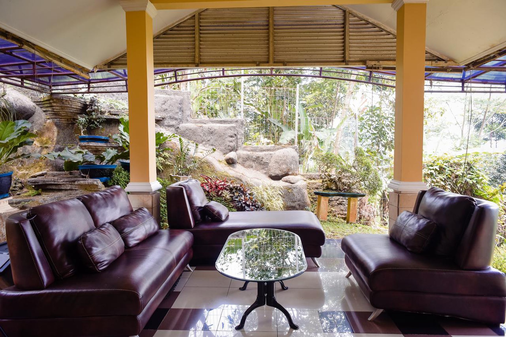 Villa di Puncak luas 1338 m2 ada s.pool, taman luas, gazebo. Sukamahi mega mendung. bogor