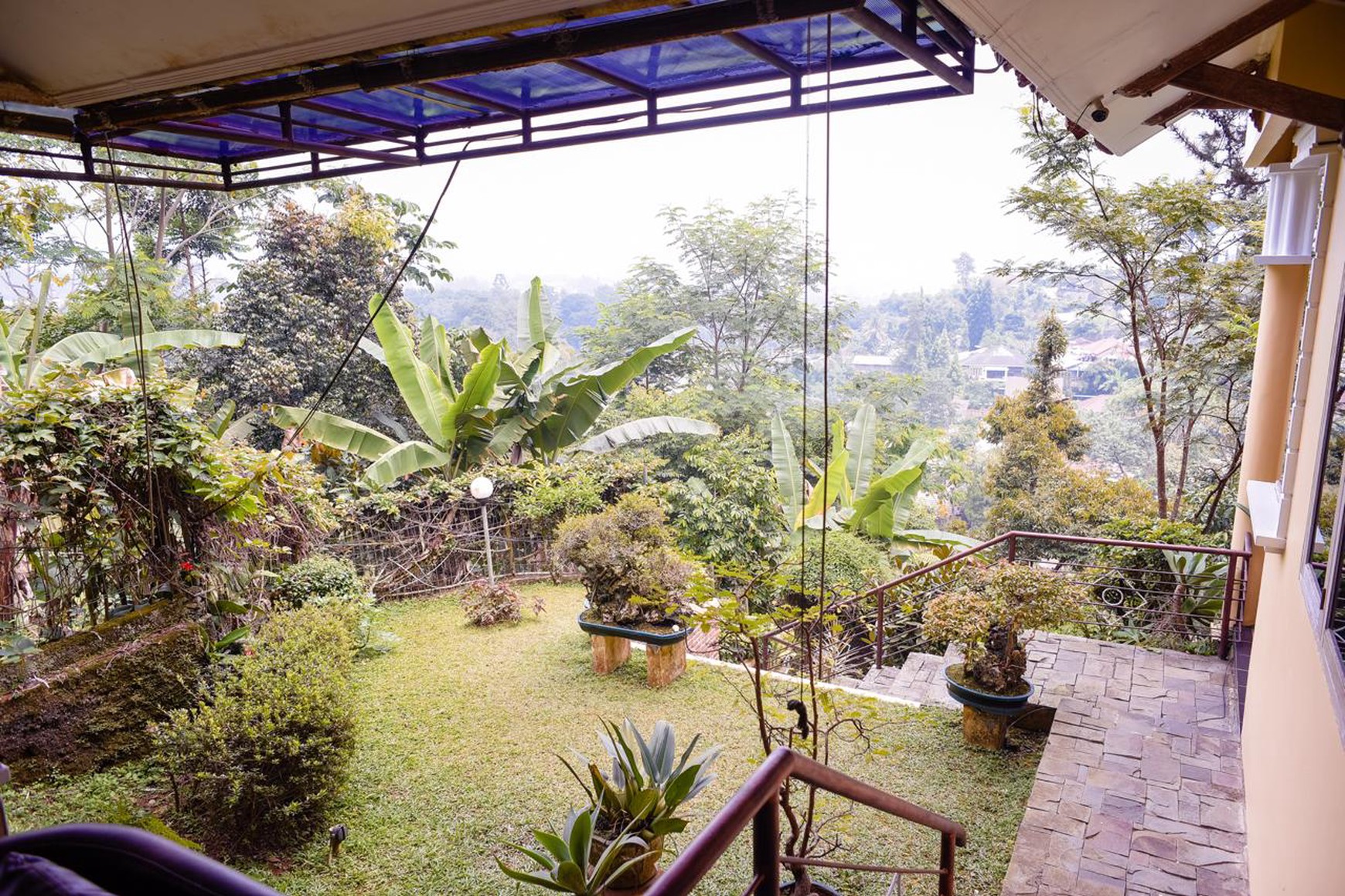 Villa di Puncak luas 1338 m2 ada s.pool, taman luas, gazebo. Sukamahi mega mendung. bogor