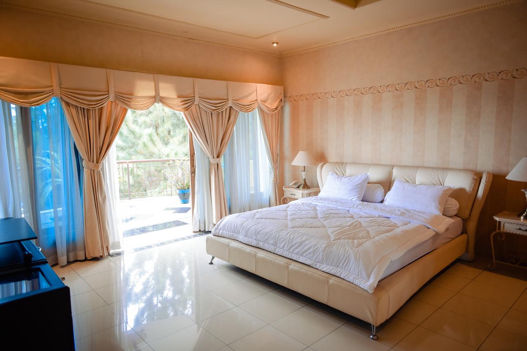 Villa di Puncak luas 1338 m2 ada s.pool, taman luas, gazebo. Sukamahi mega mendung. bogor