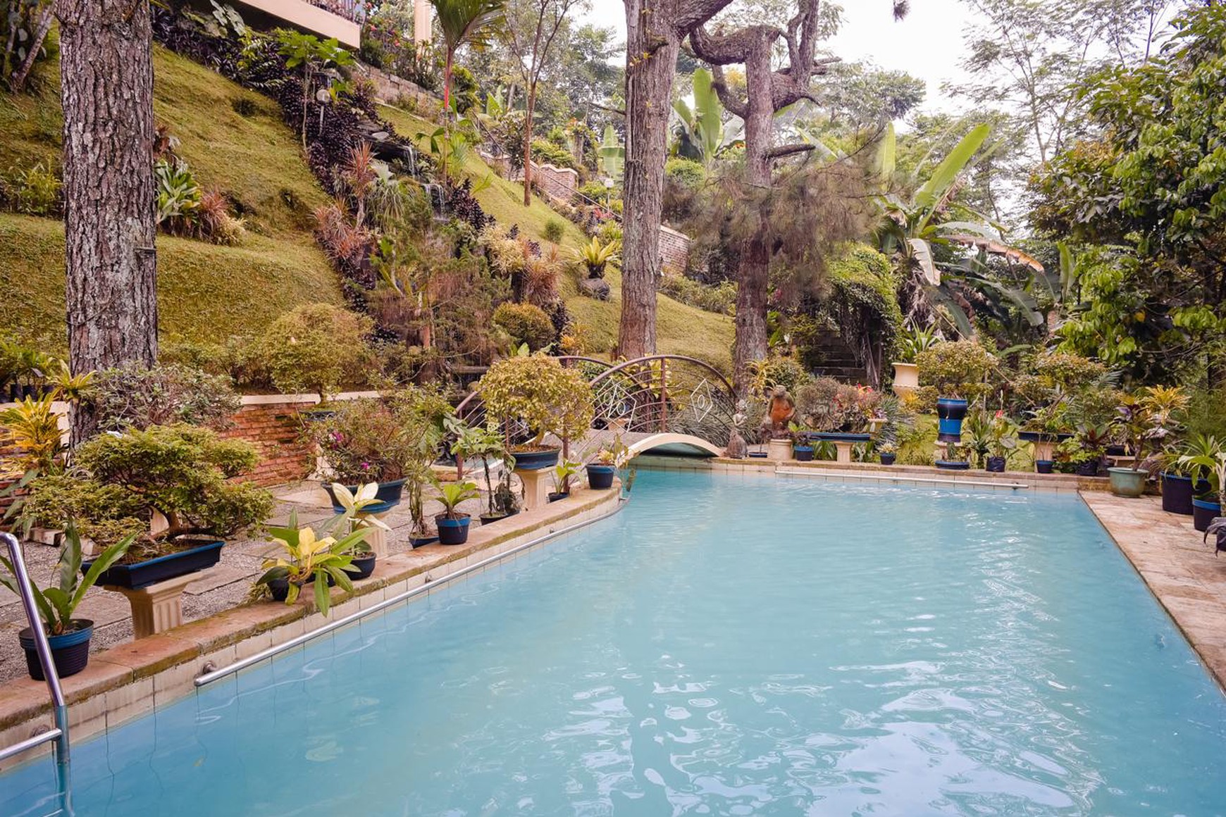 Villa di Puncak luas 1338 m2 ada s.pool, taman luas, gazebo. Sukamahi mega mendung. bogor