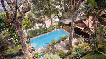 Villa di Puncak luas 1338 m2 ada s.pool, taman luas, gazebo. Sukamahi mega mendung. bogor