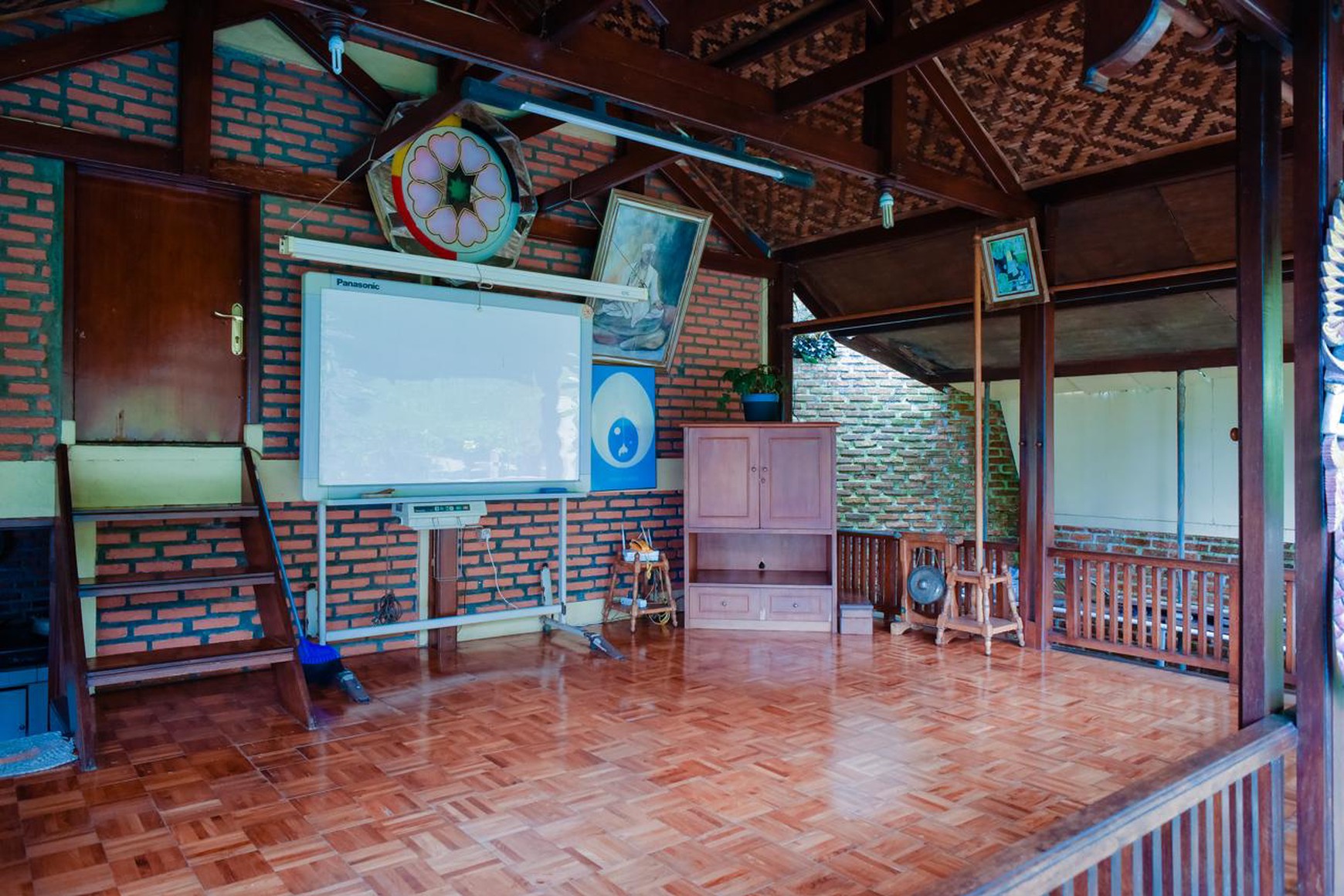Villa di Puncak luas 1338 m2 ada s.pool, taman luas, gazebo. Sukamahi mega mendung. bogor
