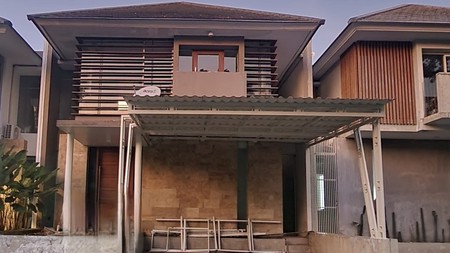 Disewakan Rumah  Full Furnish Newton Hill Dekat Gwalk Citraland Surabaya