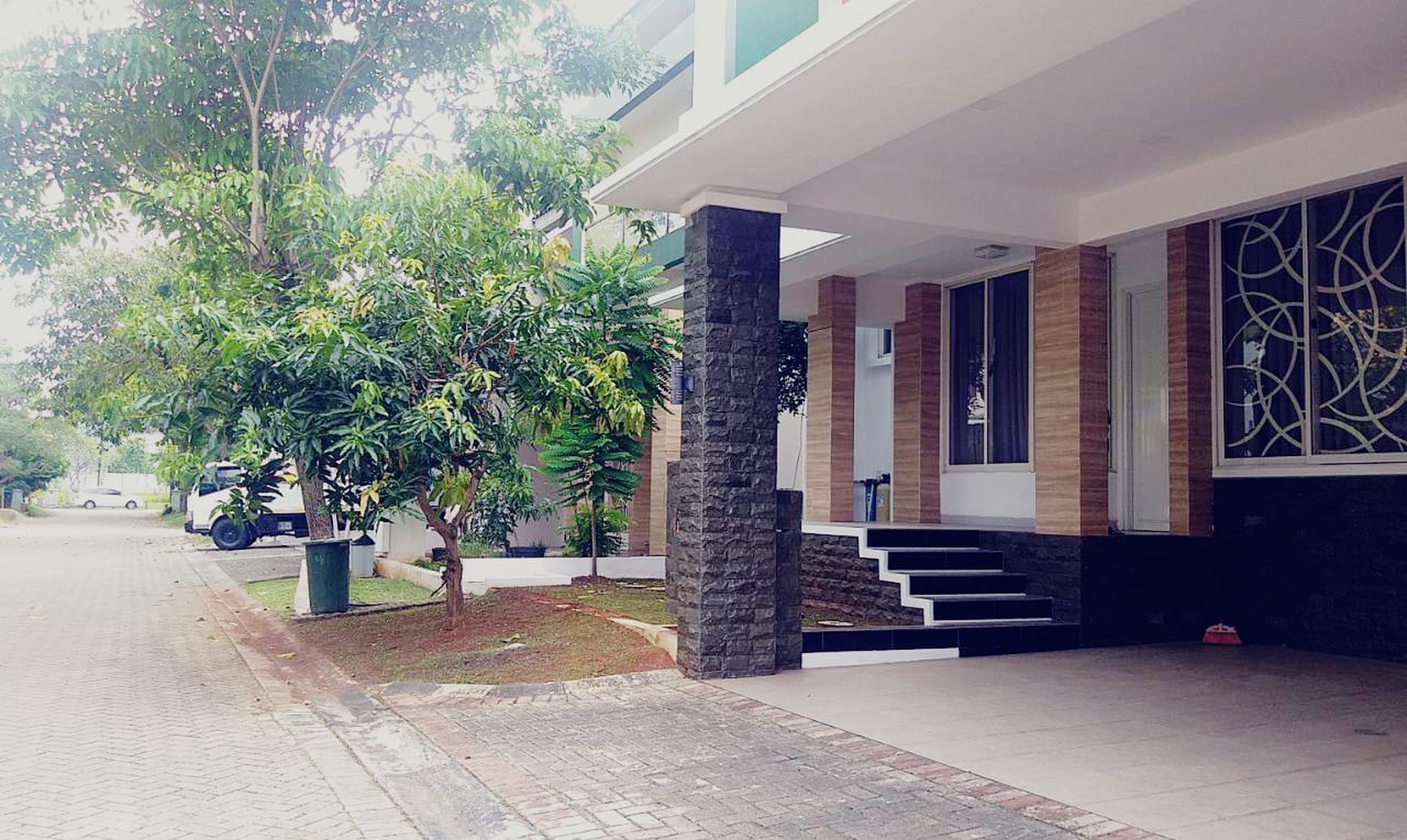 Rumah Bagus Siap Huni Lingkungan Asri di Kebayoran Essence, Bintaro Jaya, Sektor 7
