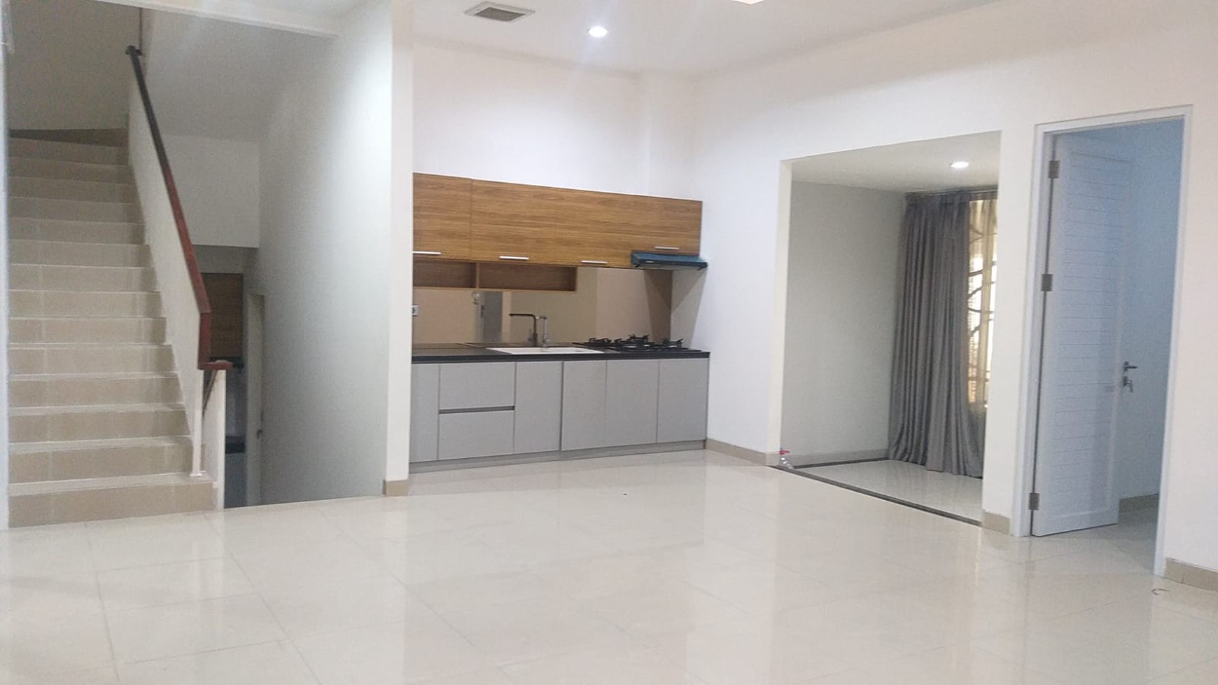 Rumah Bagus Siap Huni Lingkungan Asri di Kebayoran Essence, Bintaro Jaya, Sektor 7
