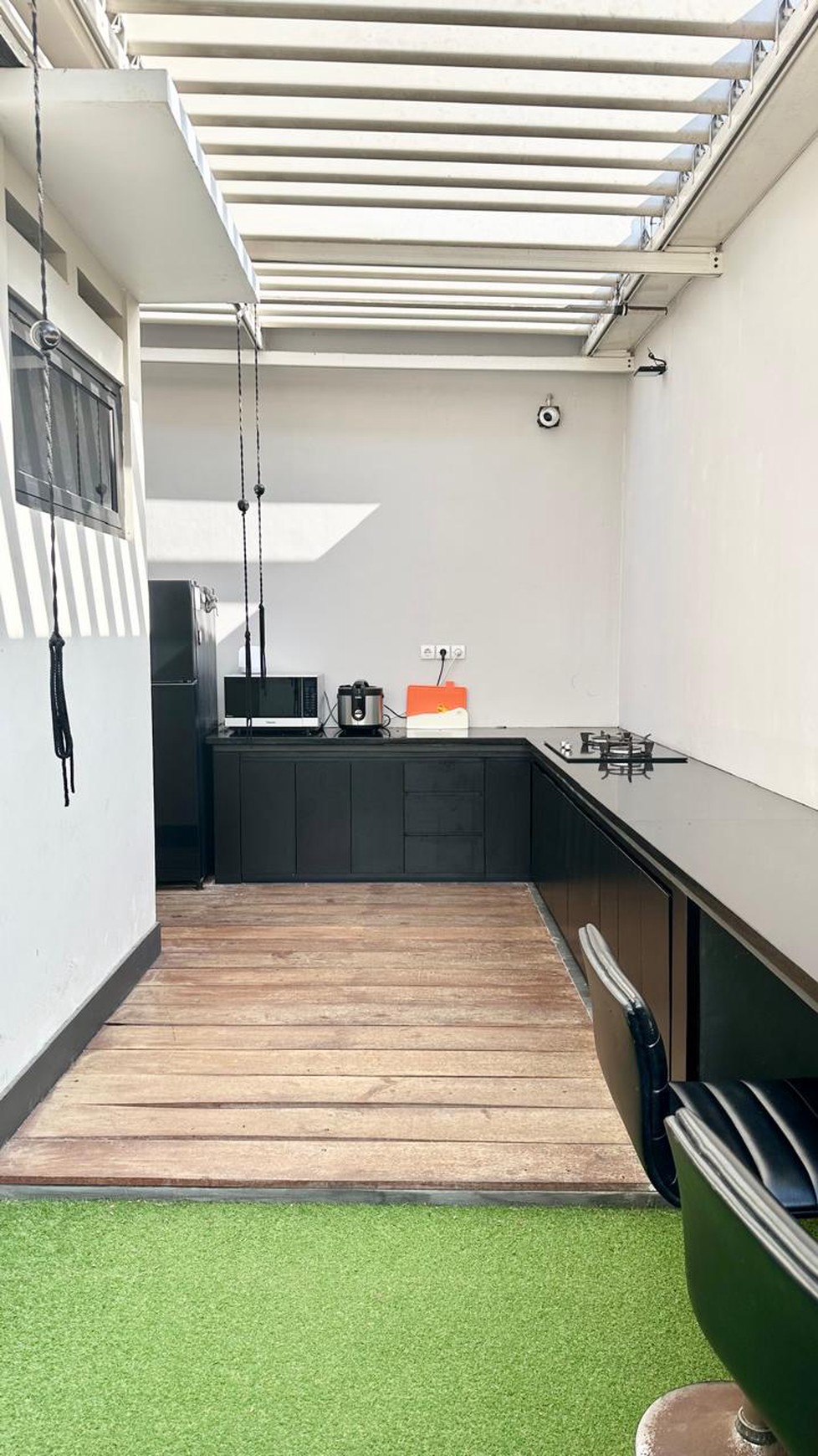 RUMAH CANTIK DENGAN DESAIN MINIMALIS, SIAP HUNI, DI PERUM ADARA CITRA, KALASAN, SLEMAN