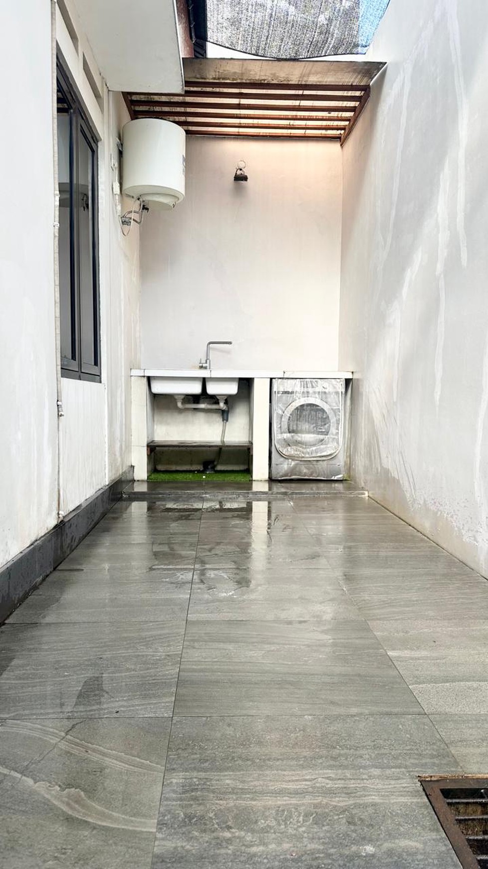 RUMAH CANTIK DENGAN DESAIN MINIMALIS, SIAP HUNI, DI PERUM ADARA CITRA, KALASAN, SLEMAN