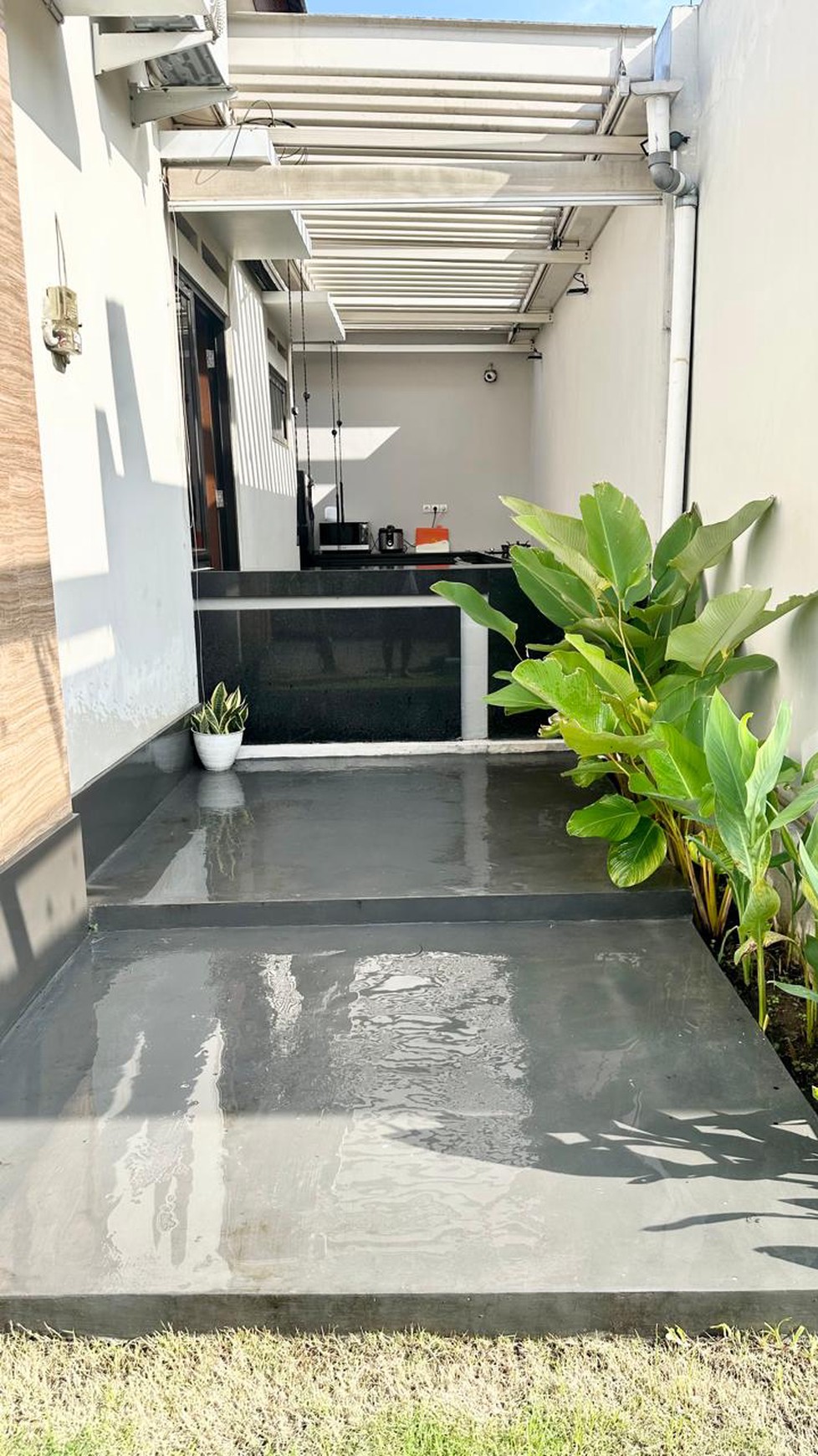 RUMAH CANTIK DENGAN DESAIN MINIMALIS, SIAP HUNI, DI PERUM ADARA CITRA, KALASAN, SLEMAN