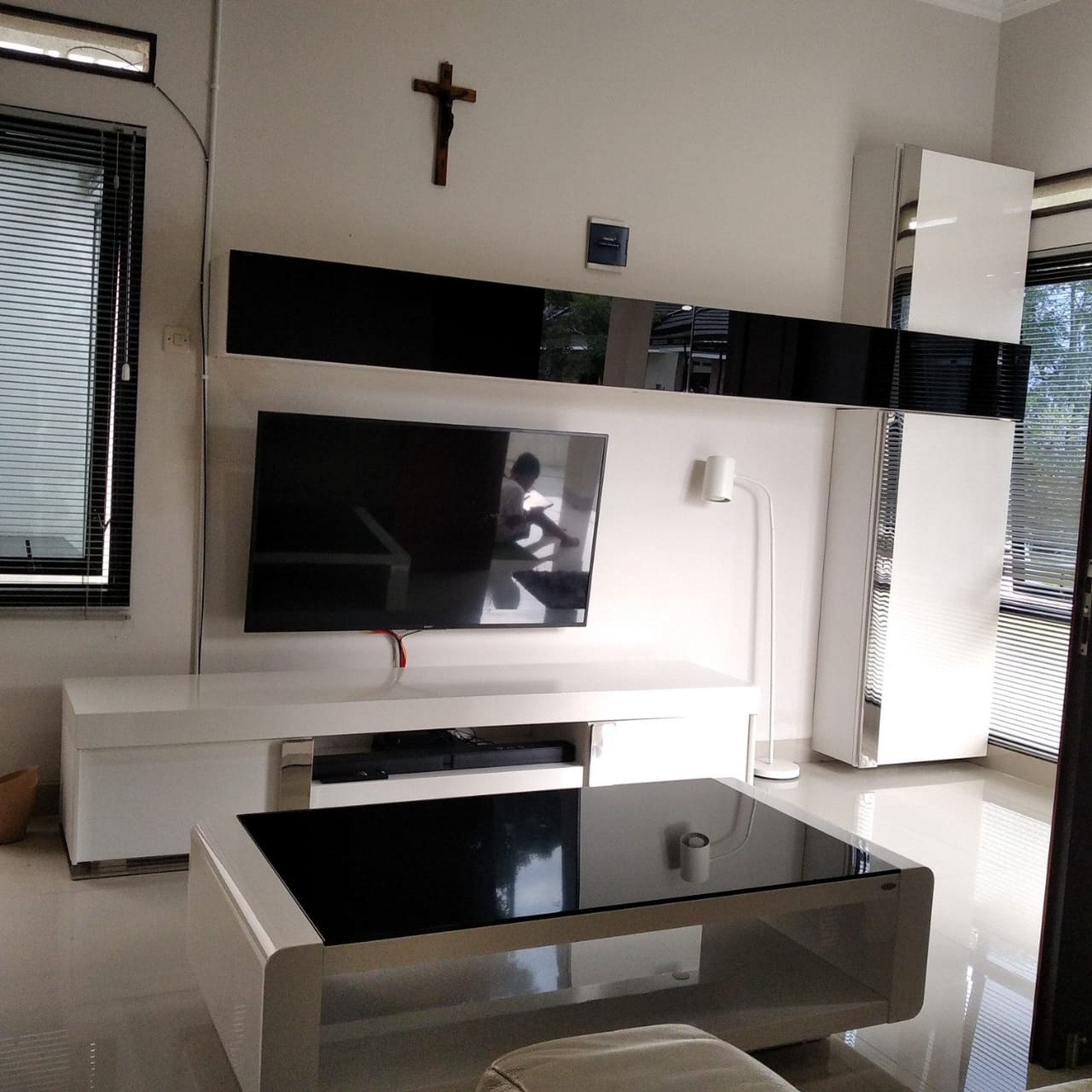 RUMAH CANTIK DENGAN DESAIN MINIMALIS, SIAP HUNI, DI PERUM ADARA CITRA, KALASAN, SLEMAN