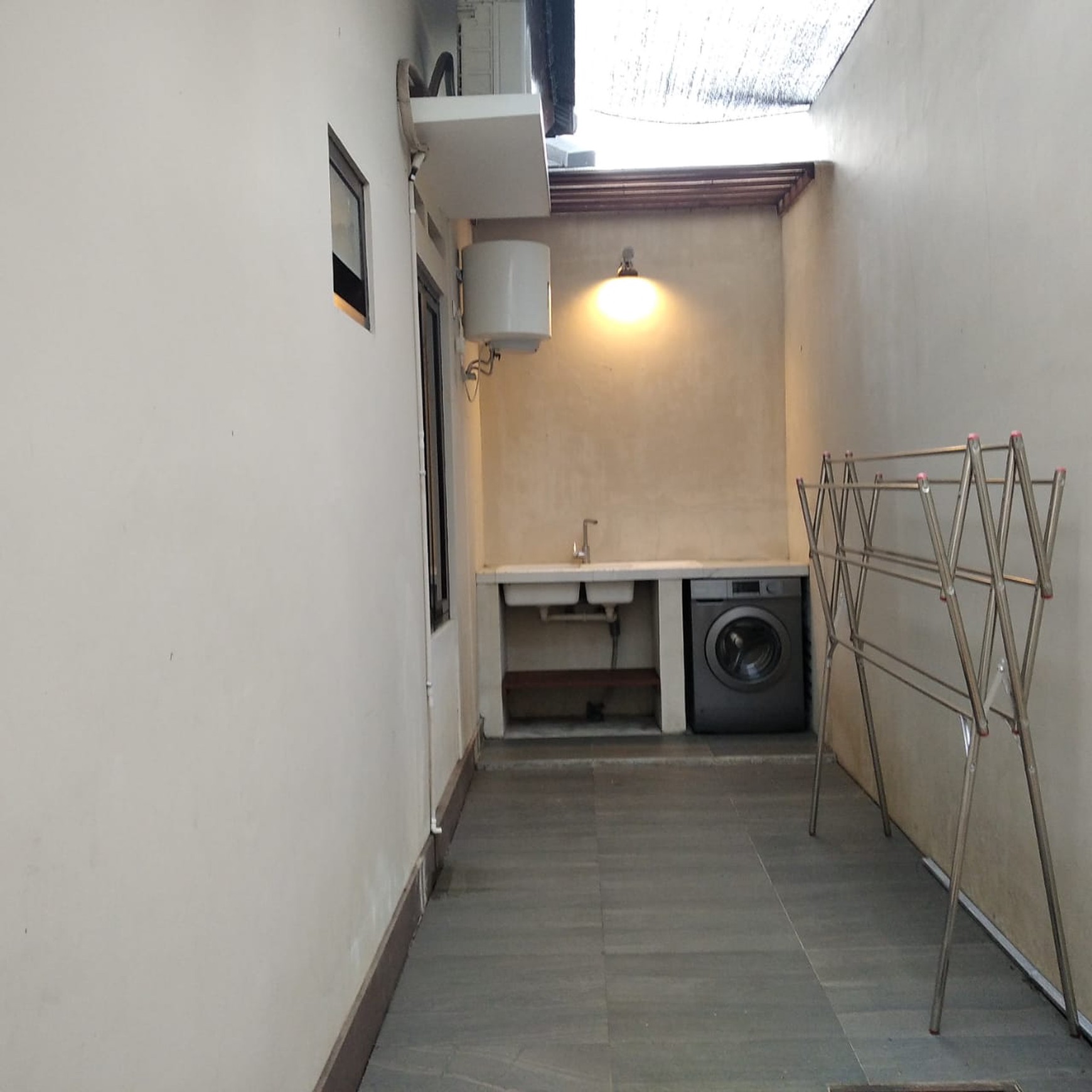 RUMAH CANTIK DENGAN DESAIN MINIMALIS, SIAP HUNI, DI PERUM ADARA CITRA, KALASAN, SLEMAN