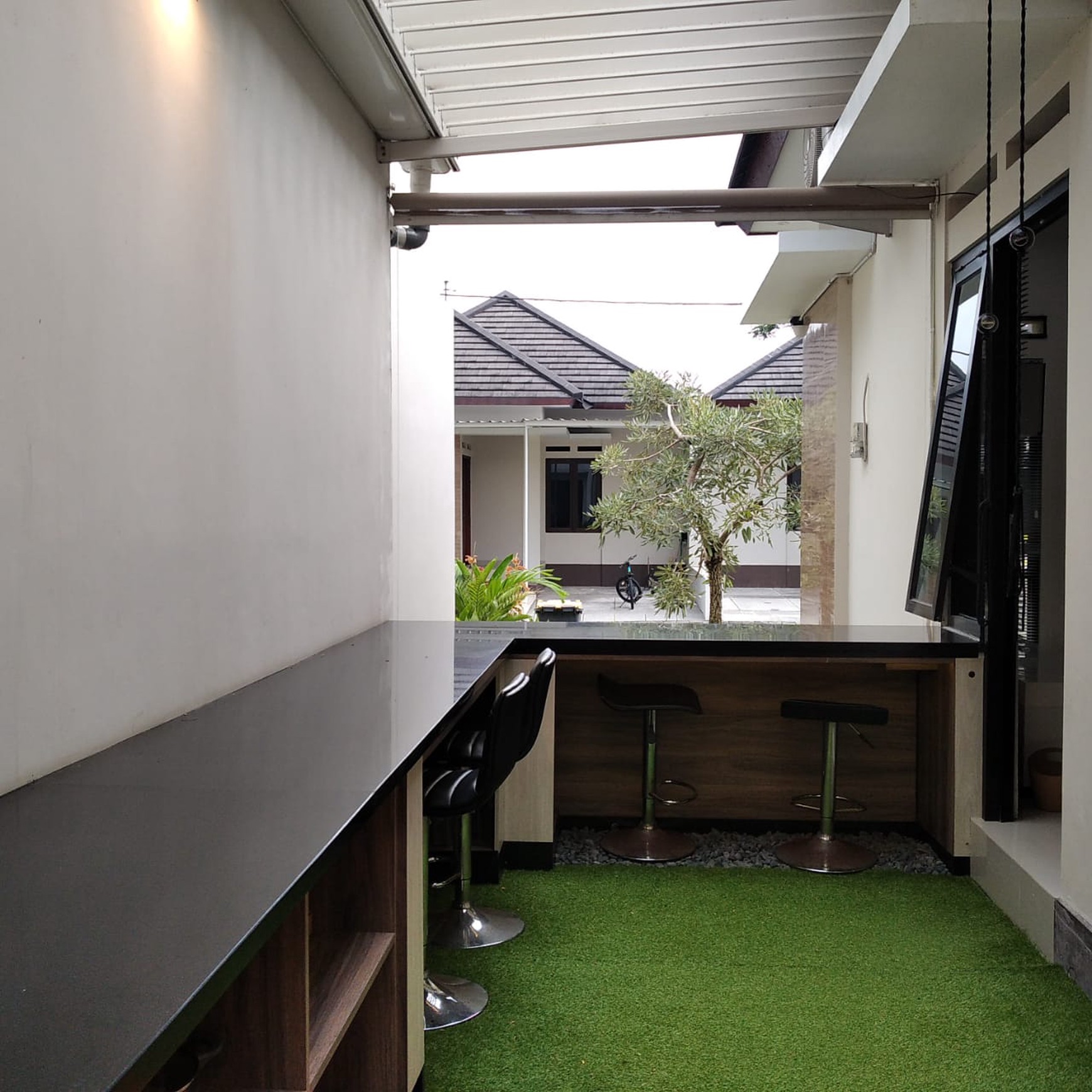 RUMAH CANTIK DENGAN DESAIN MINIMALIS, SIAP HUNI, DI PERUM ADARA CITRA, KALASAN, SLEMAN
