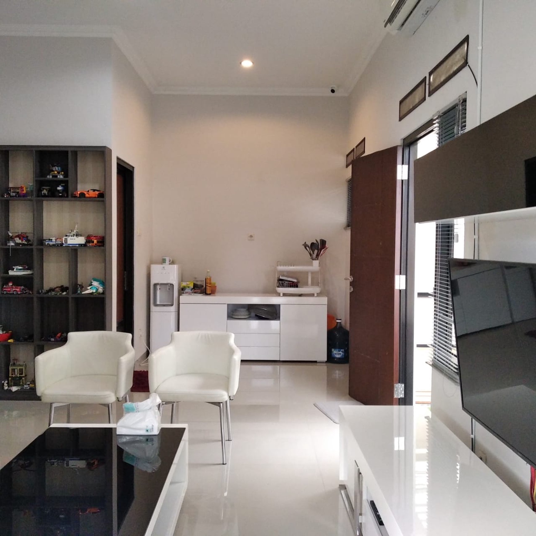 RUMAH CANTIK DENGAN DESAIN MINIMALIS, SIAP HUNI, DI PERUM ADARA CITRA, KALASAN, SLEMAN