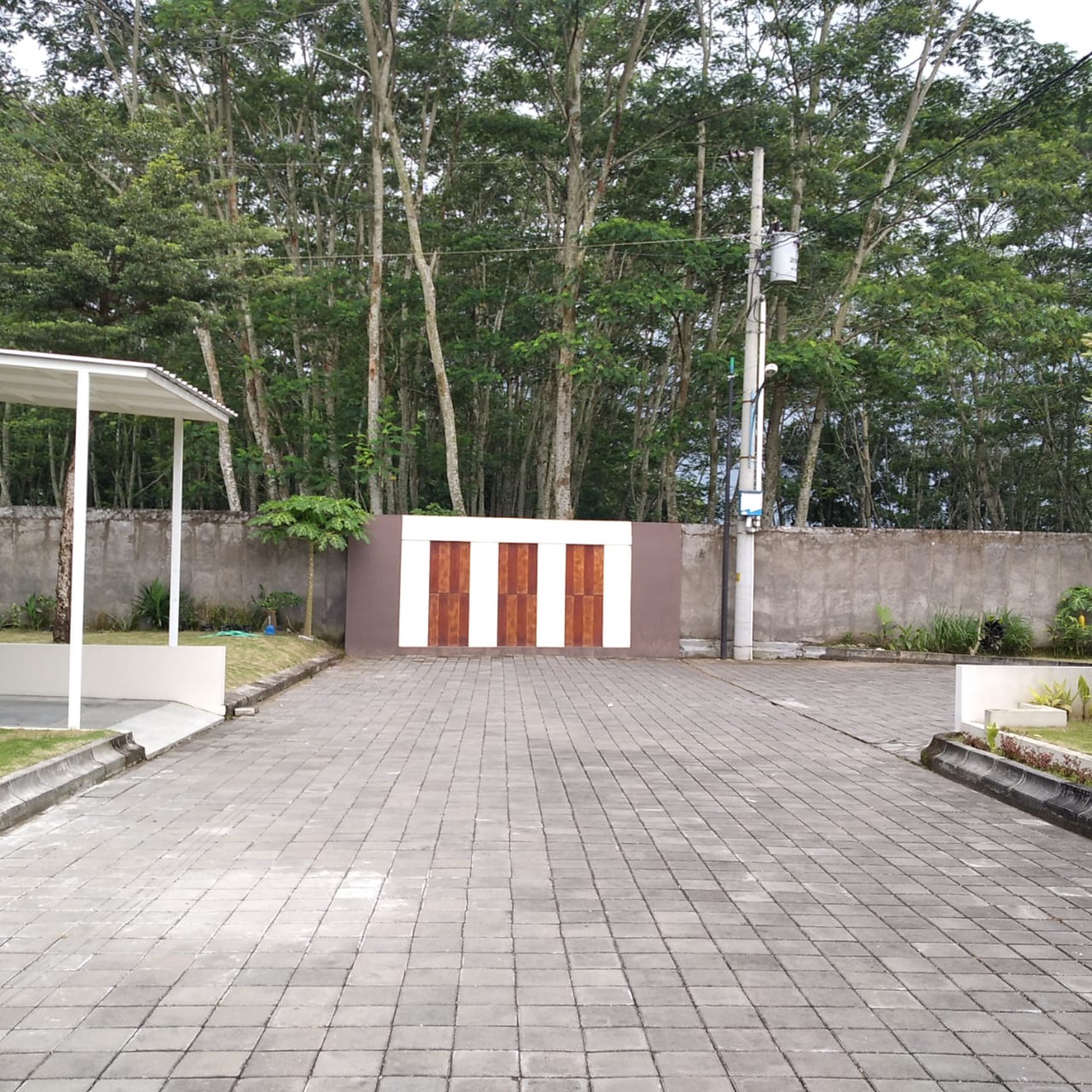 RUMAH CANTIK DENGAN DESAIN MINIMALIS, SIAP HUNI, DI PERUM ADARA CITRA, KALASAN, SLEMAN