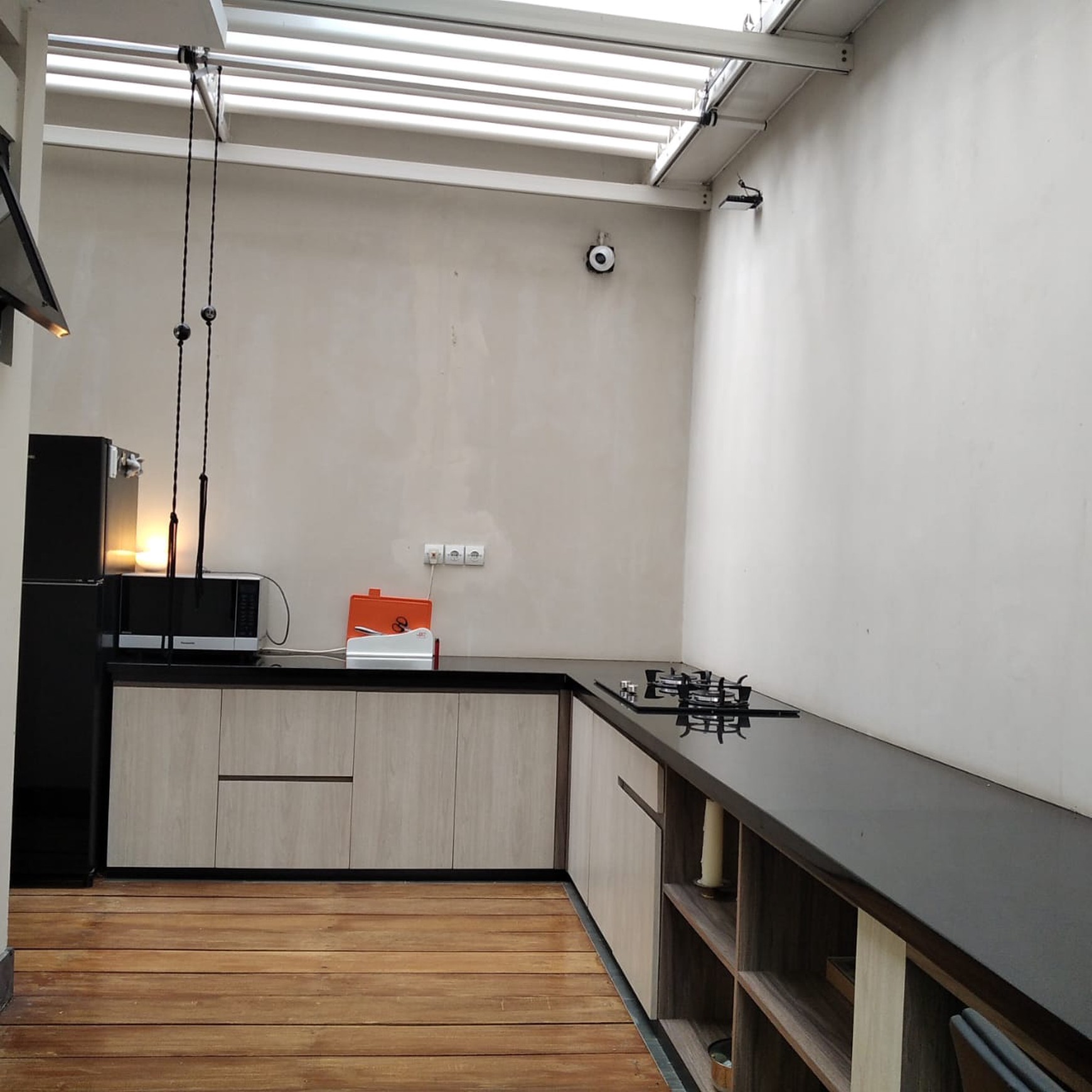 RUMAH CANTIK DENGAN DESAIN MINIMALIS, SIAP HUNI, DI PERUM ADARA CITRA, KALASAN, SLEMAN