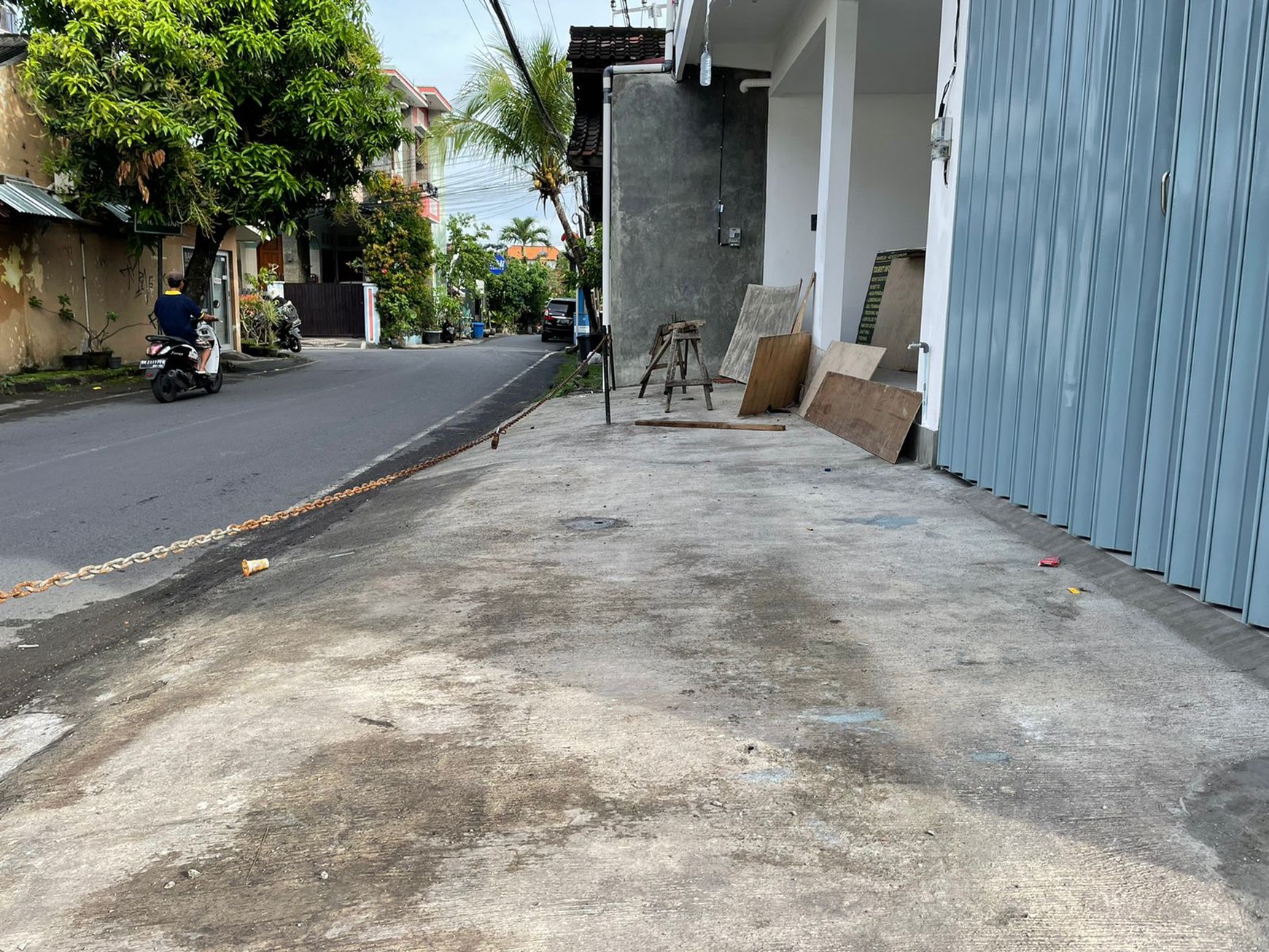 The new building of the shop in Semat Raya