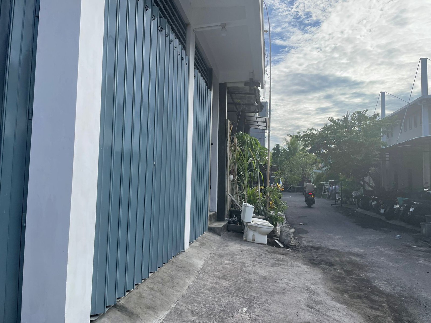 The new building of the shop in Semat Raya