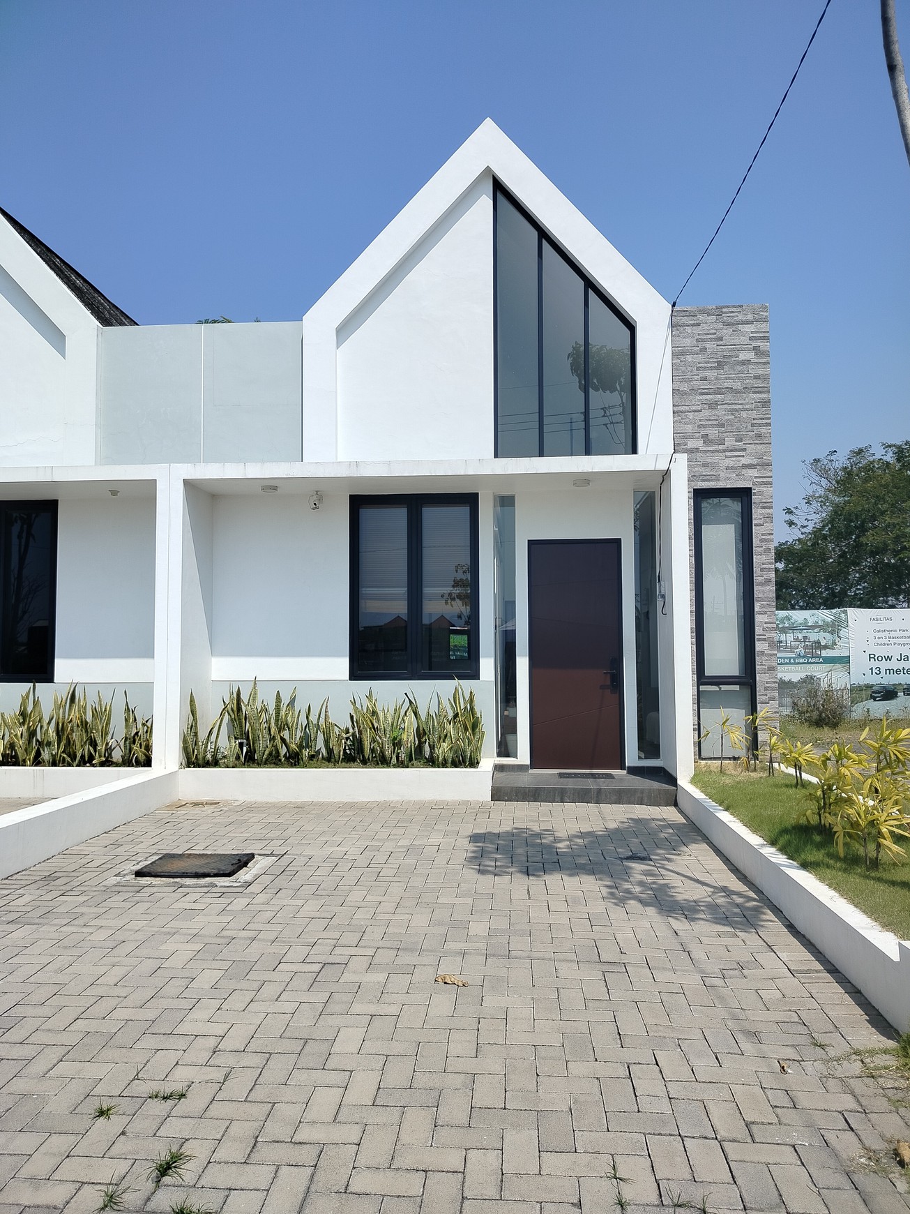 Rumah Modern Boulevard Juanda Dijual 650 juta 