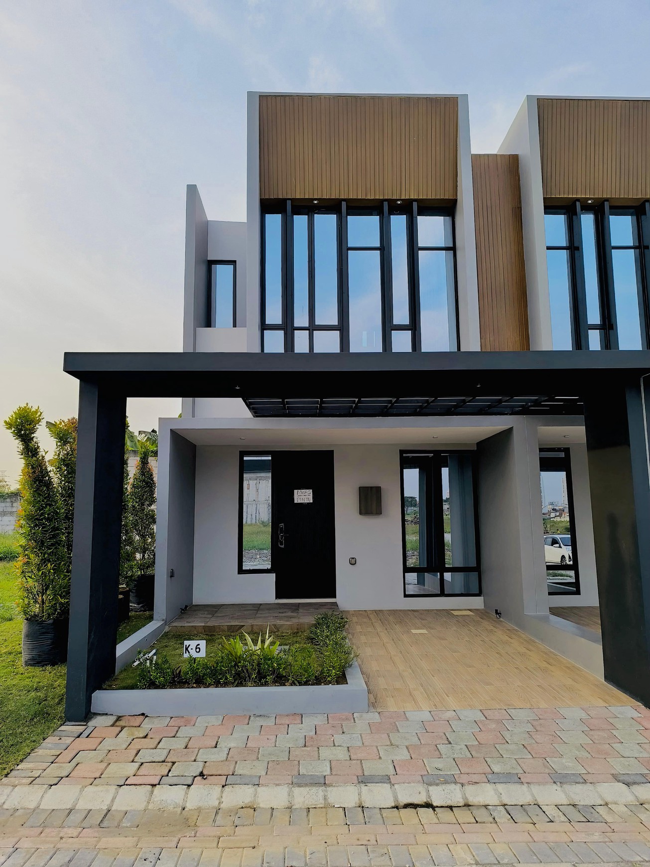 Rumah Modern Dijual Simpang Darmo Selatan Surabaya 
