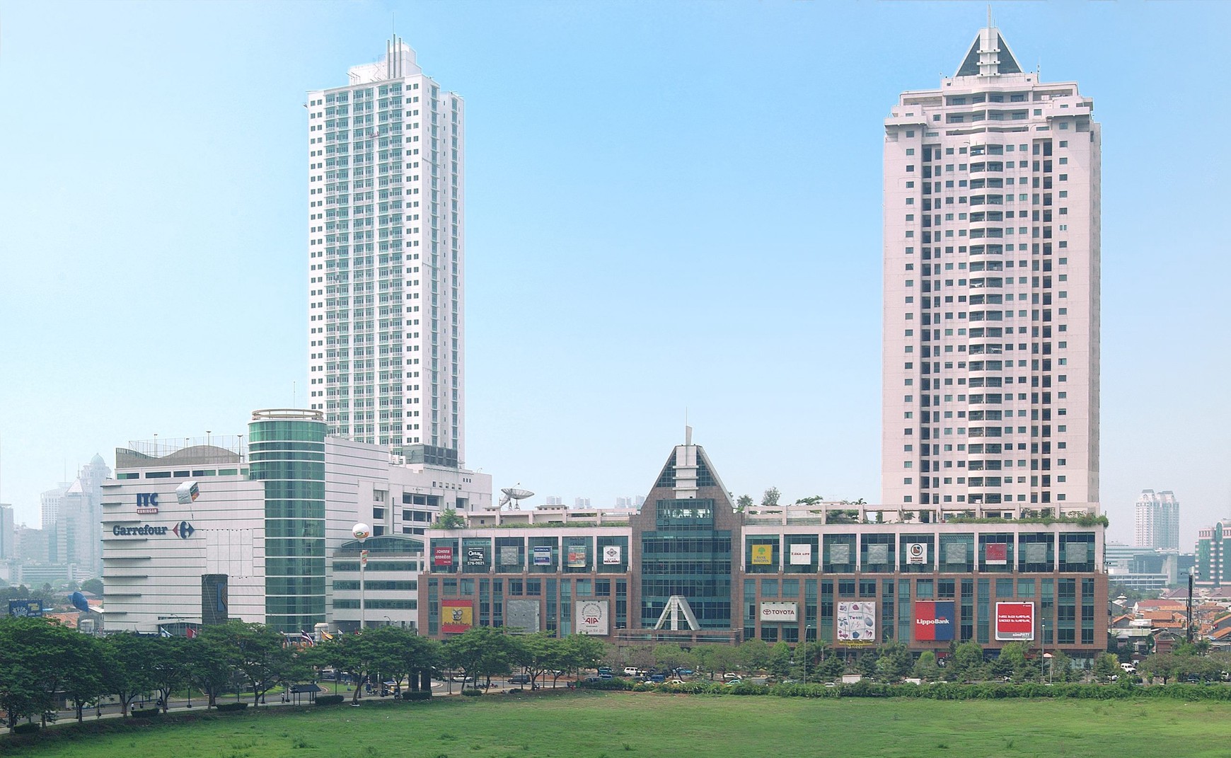 Ruang Kantor  ITC Kuningan Penthouse luas : 215 m2,  strategis, bebas ganjil genap, 5 menit ke LRT Rasuna Said