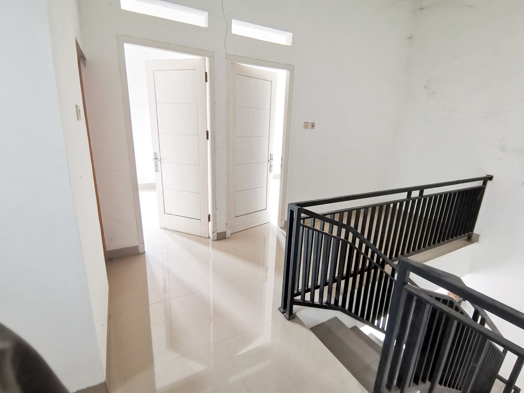 Rumah Tinggal di Jatiwarna, Kampung Sawah dekat segitiga emas toleransi Masjid Agung Al Jauhar Yasfi, Gereja Katolik Santo Servatius dan Gereja Kristen Pasundan
