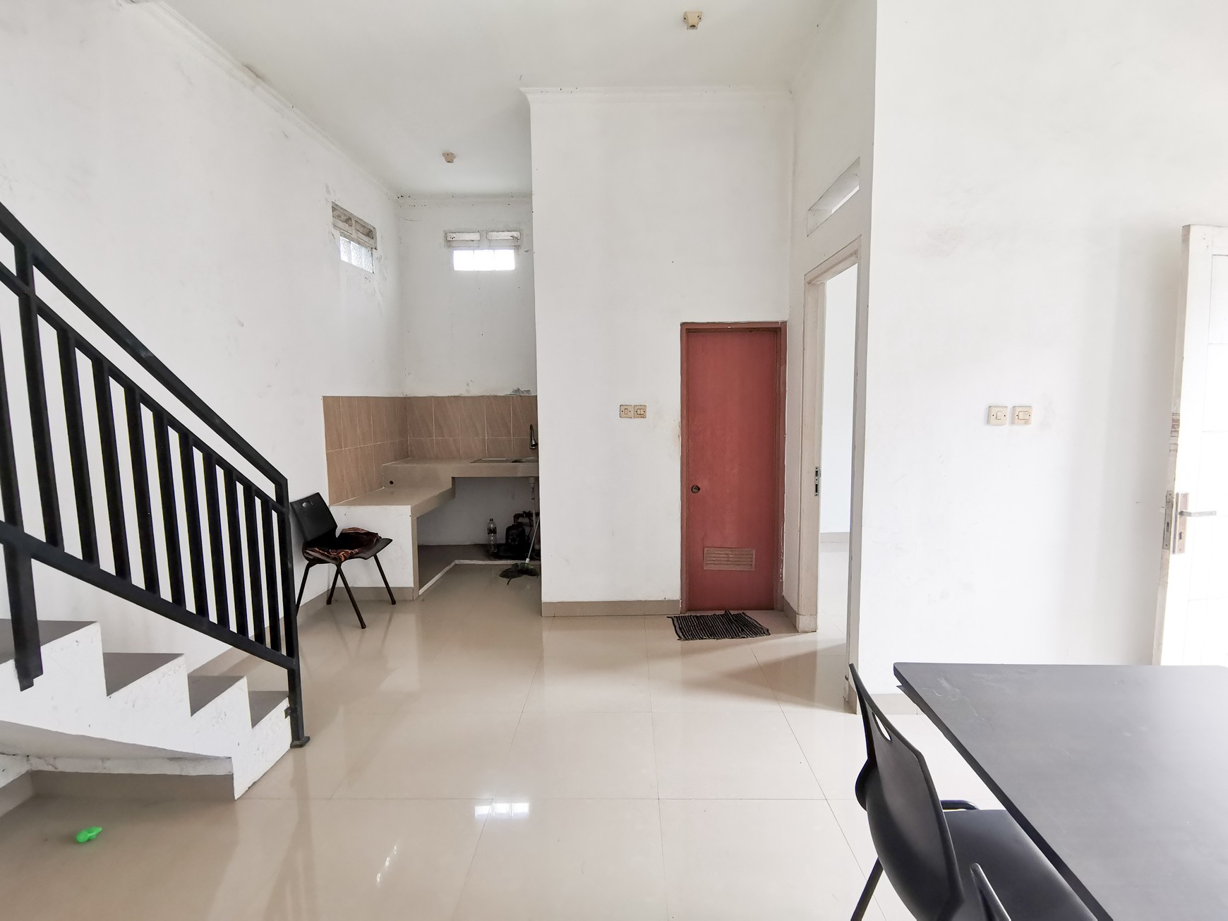 Rumah Tinggal di Jatiwarna, Kampung Sawah dekat segitiga emas toleransi Masjid Agung Al Jauhar Yasfi, Gereja Katolik Santo Servatius dan Gereja Kristen Pasundan