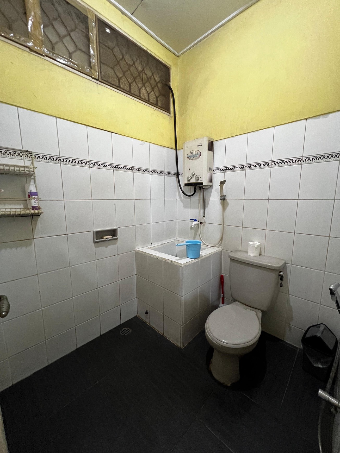 Dijual Rumah Tua Nyaman Siap Huni Duta Garden