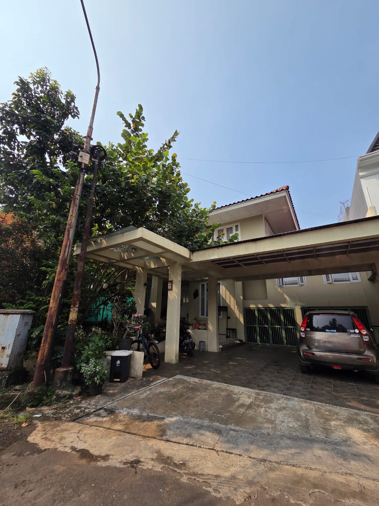 Rumah Mewah Siap Huni dengan Kolam Renang Pribadi di Bintaro Jaya