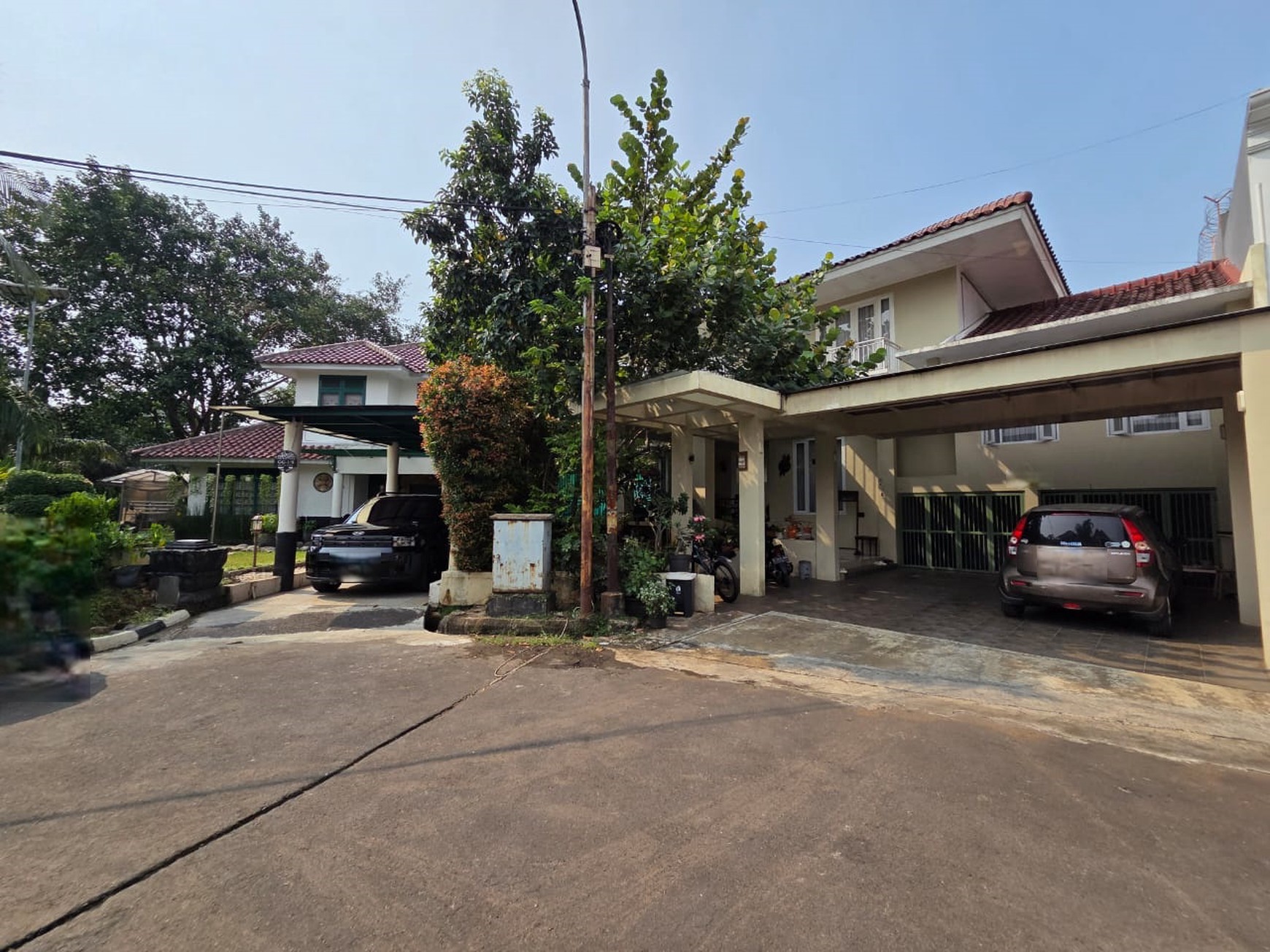 Rumah Mewah Siap Huni dengan Kolam Renang Pribadi di Bintaro Jaya