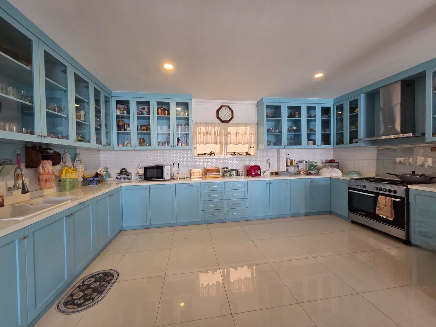 Rumah Mewah Siap Huni dengan Kolam Renang Pribadi di Bintaro Jaya