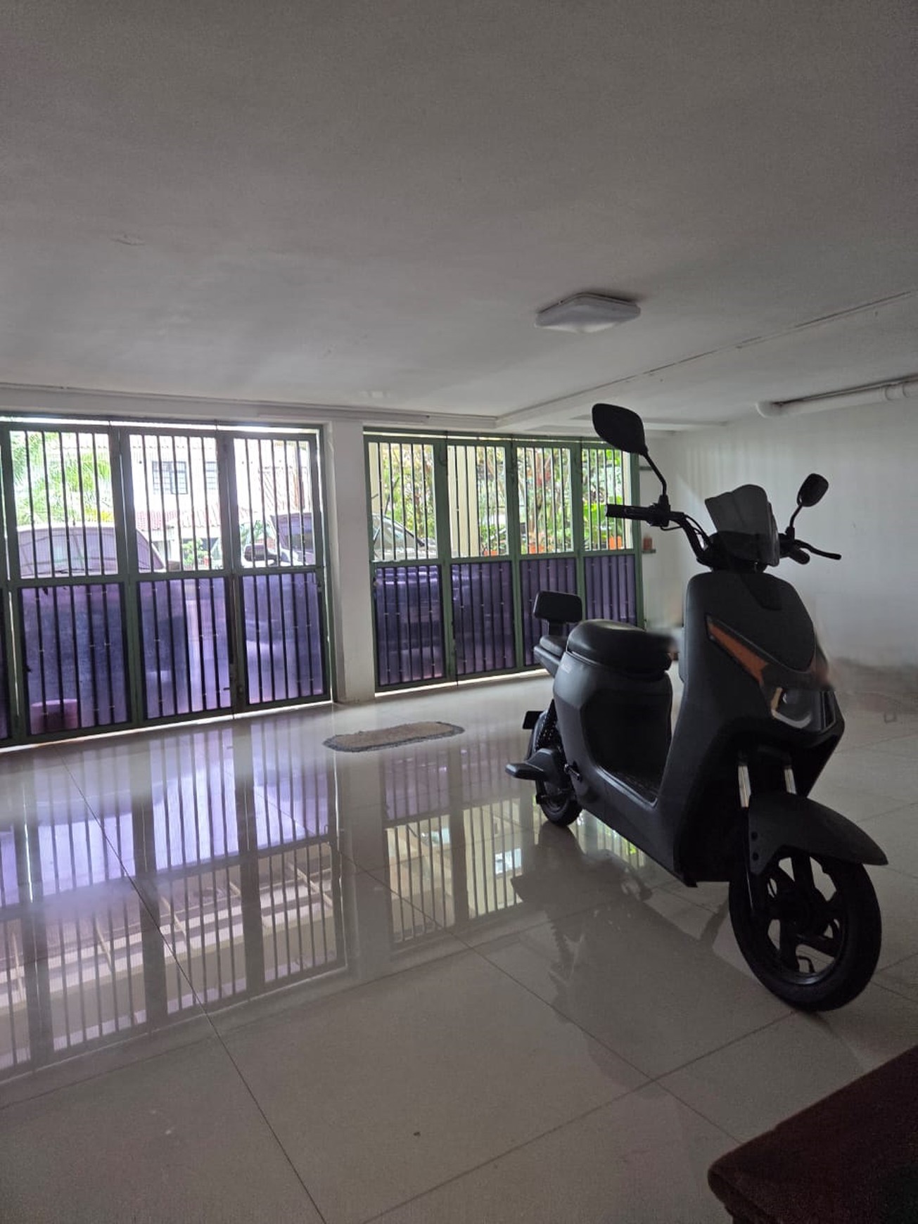 Rumah Mewah Siap Huni dengan Kolam Renang Pribadi di Bintaro Jaya