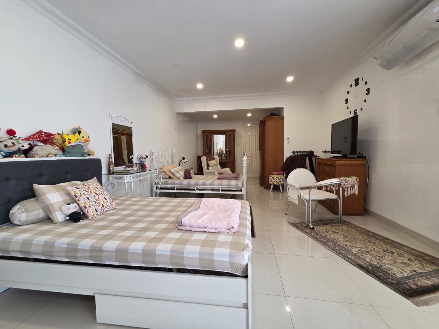 Rumah Mewah Siap Huni dengan Kolam Renang Pribadi di Bintaro Jaya