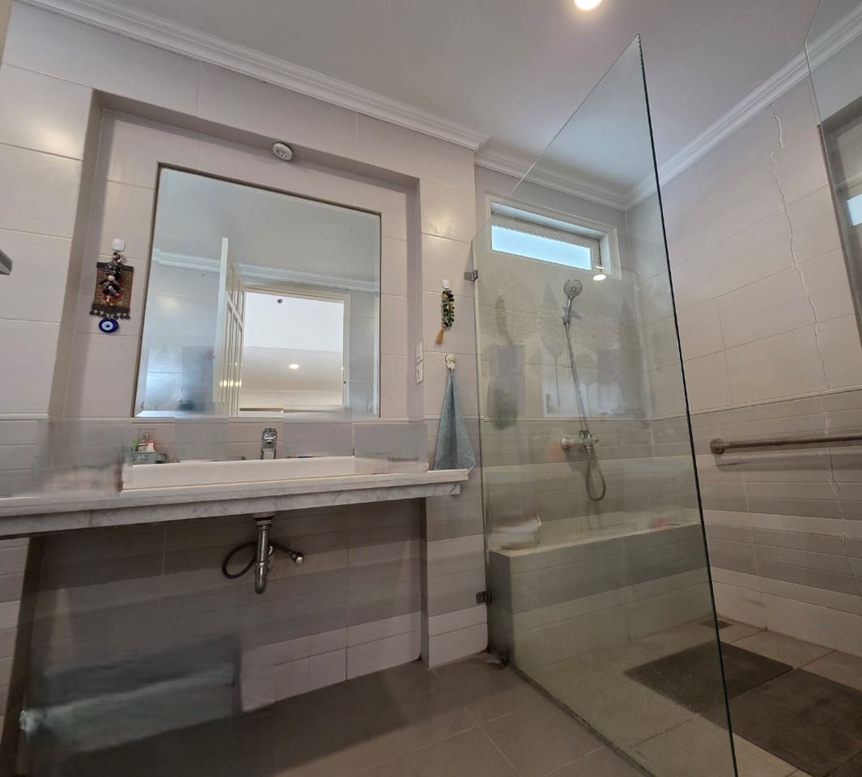 Rumah Mewah Siap Huni dengan Kolam Renang Pribadi di Bintaro Jaya