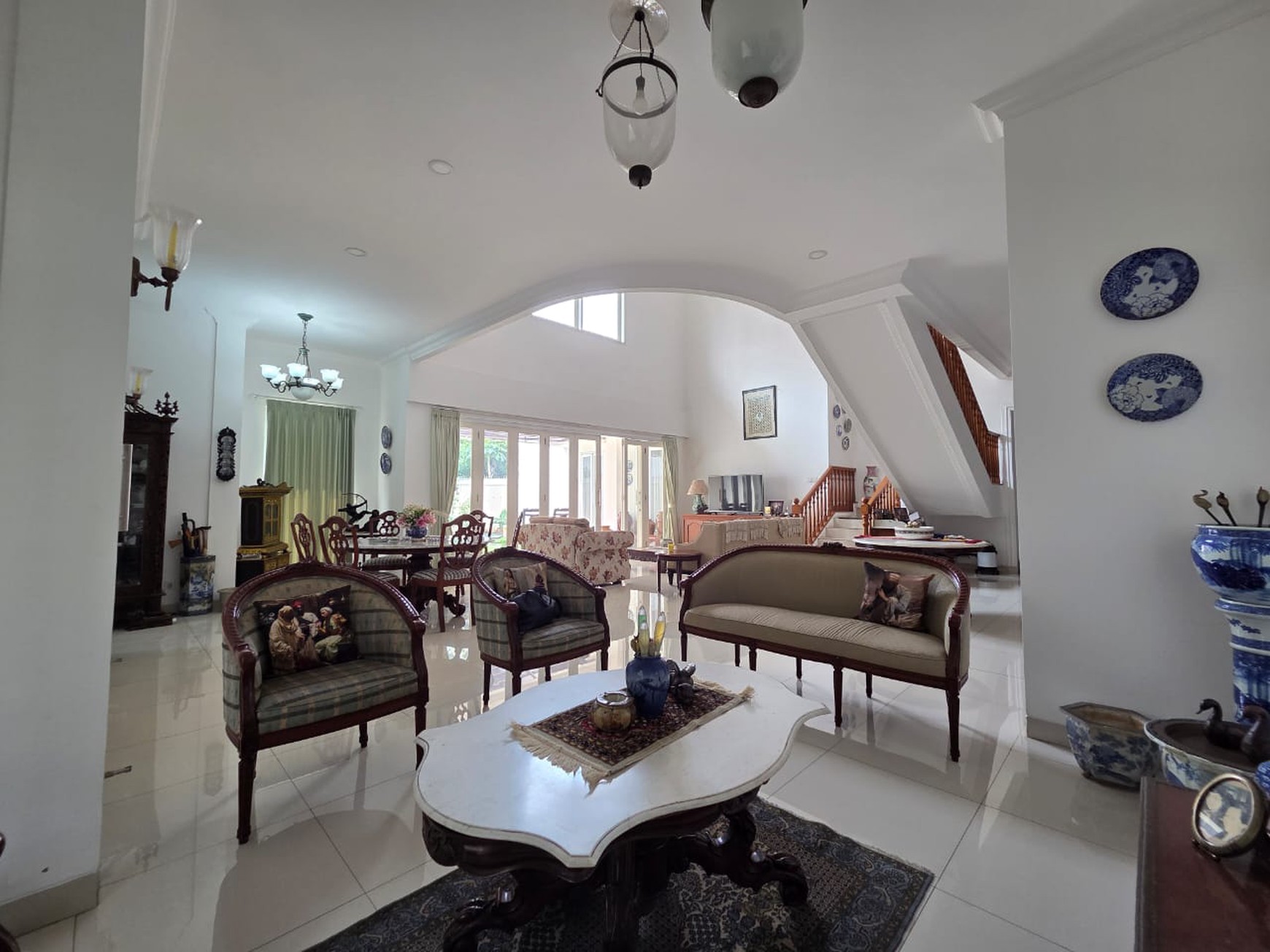 Rumah Mewah Siap Huni dengan Kolam Renang Pribadi di Bintaro Jaya