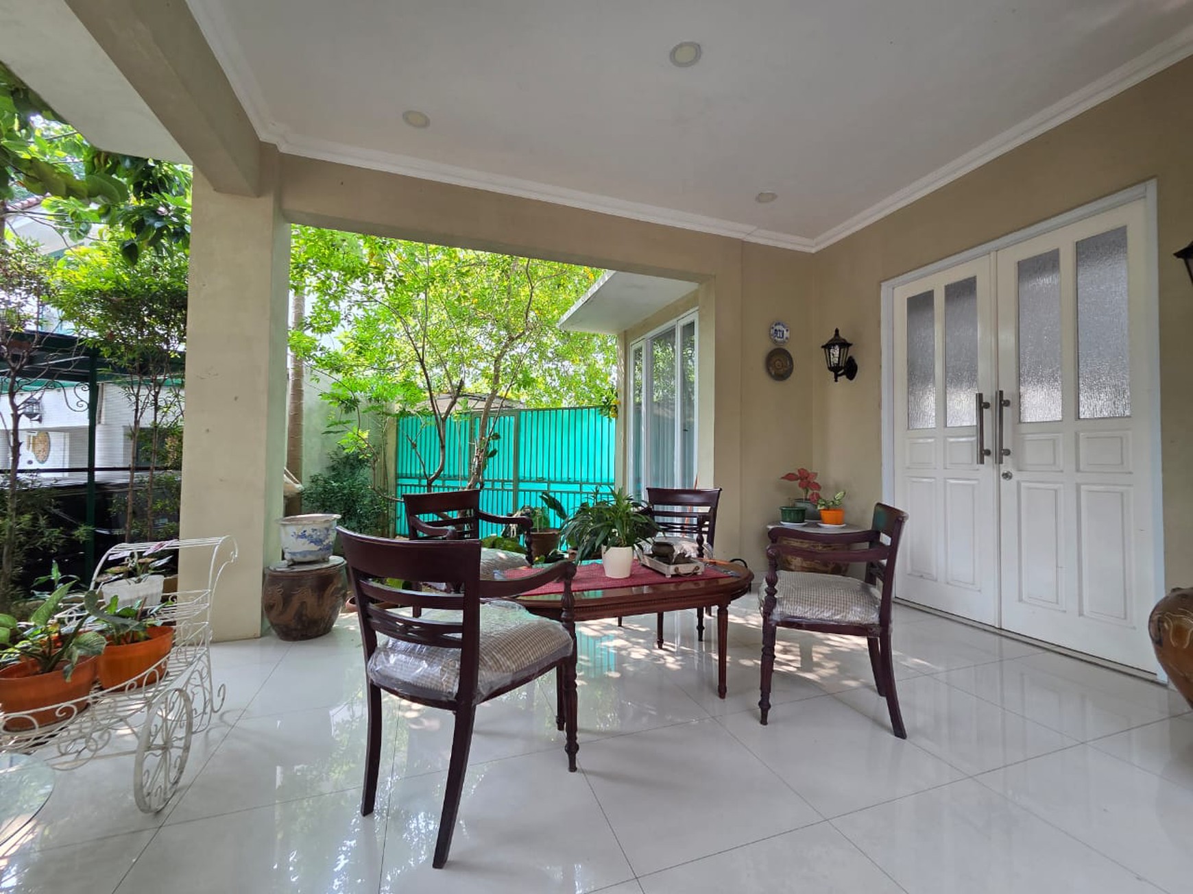 Rumah Mewah Siap Huni dengan Kolam Renang Pribadi di Bintaro Jaya