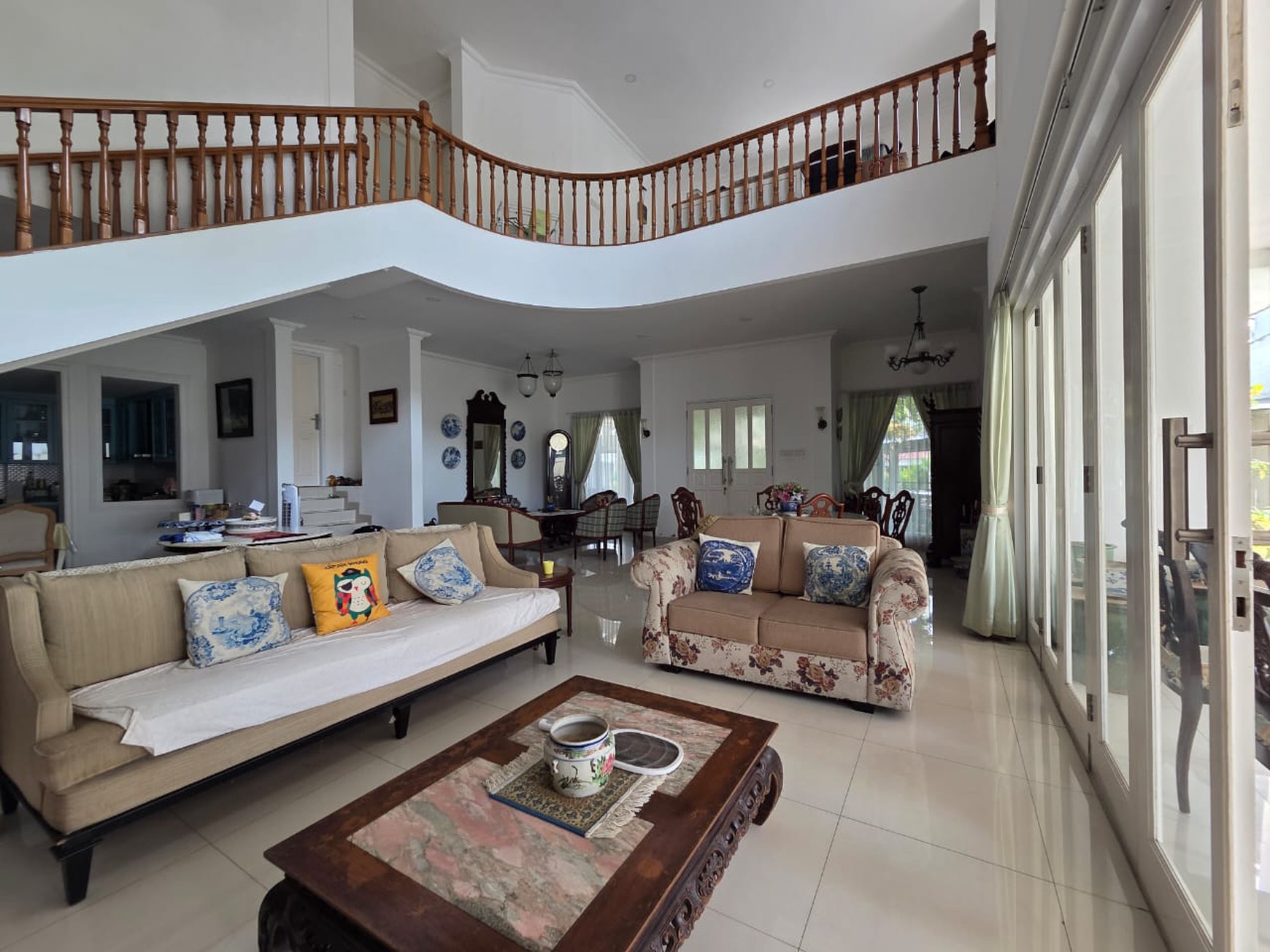 Rumah Mewah Siap Huni dengan Kolam Renang Pribadi di Bintaro Jaya