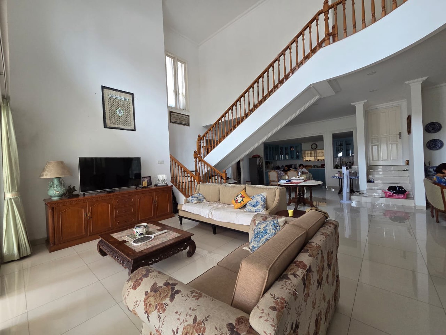 Rumah Mewah Siap Huni dengan Kolam Renang Pribadi di Bintaro Jaya