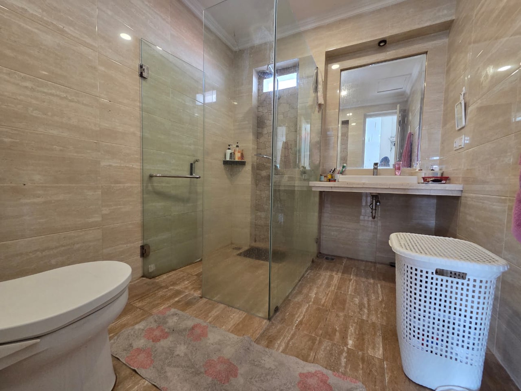 Rumah Mewah Siap Huni dengan Kolam Renang Pribadi di Bintaro Jaya