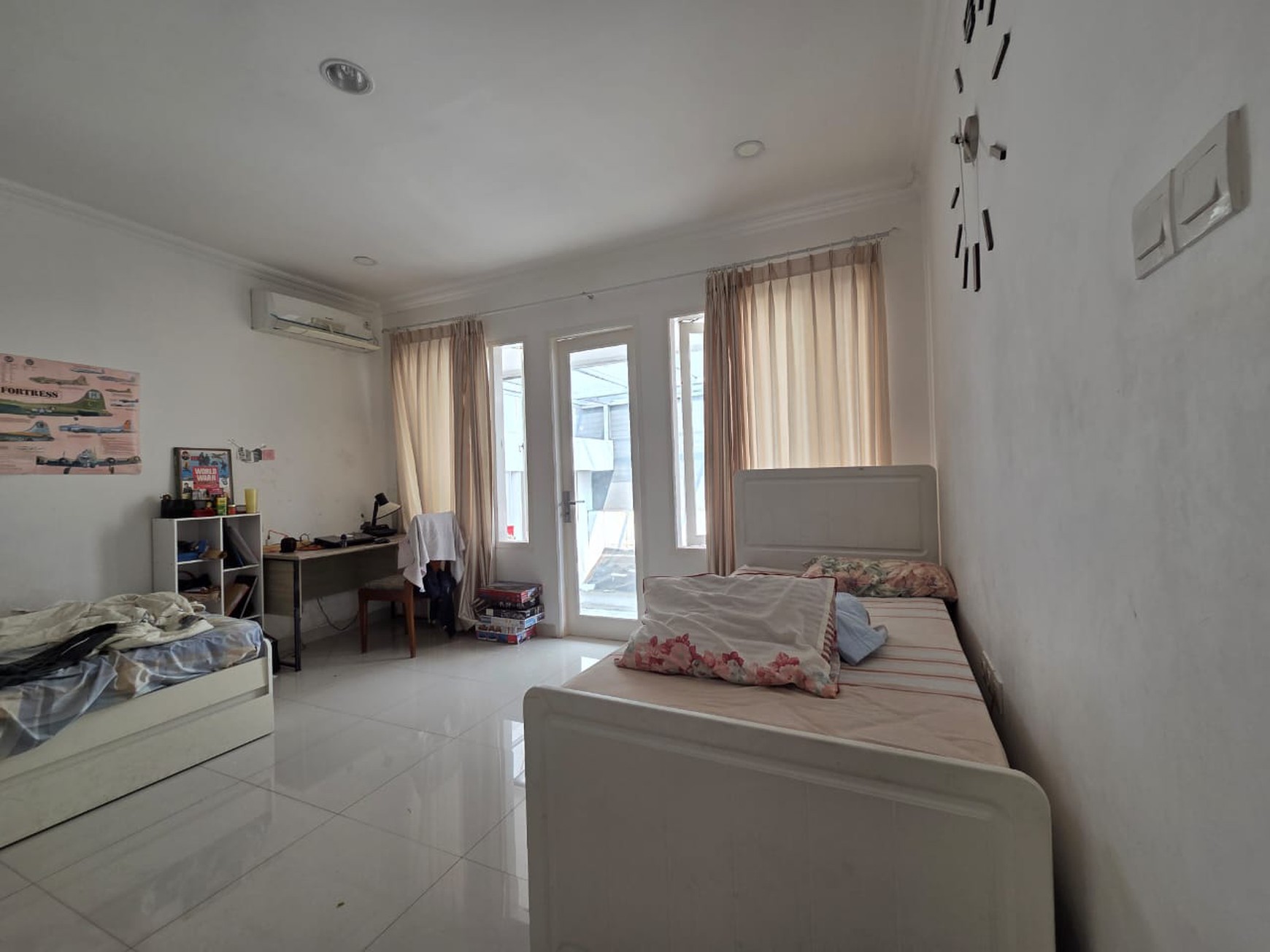 Rumah Mewah Siap Huni dengan Kolam Renang Pribadi di Bintaro Jaya