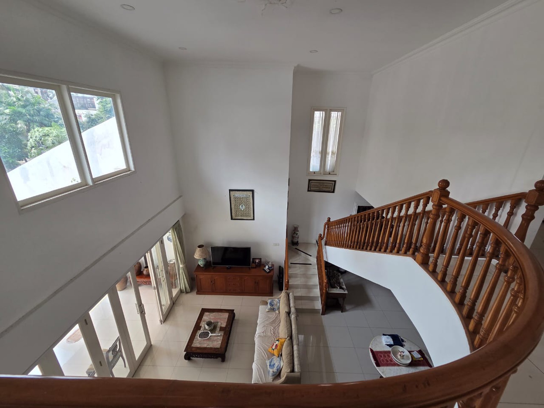 Rumah Mewah Siap Huni dengan Kolam Renang Pribadi di Bintaro Jaya