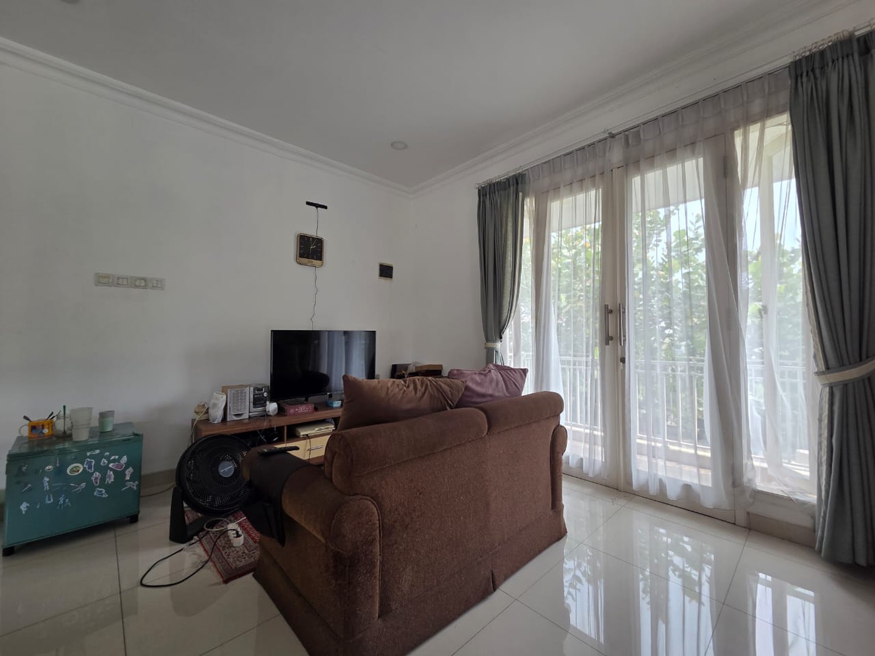 Rumah Mewah Siap Huni dengan Kolam Renang Pribadi di Bintaro Jaya