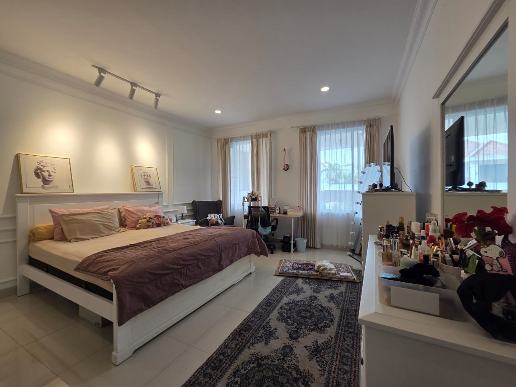 Rumah Mewah Siap Huni dengan Kolam Renang Pribadi di Bintaro Jaya