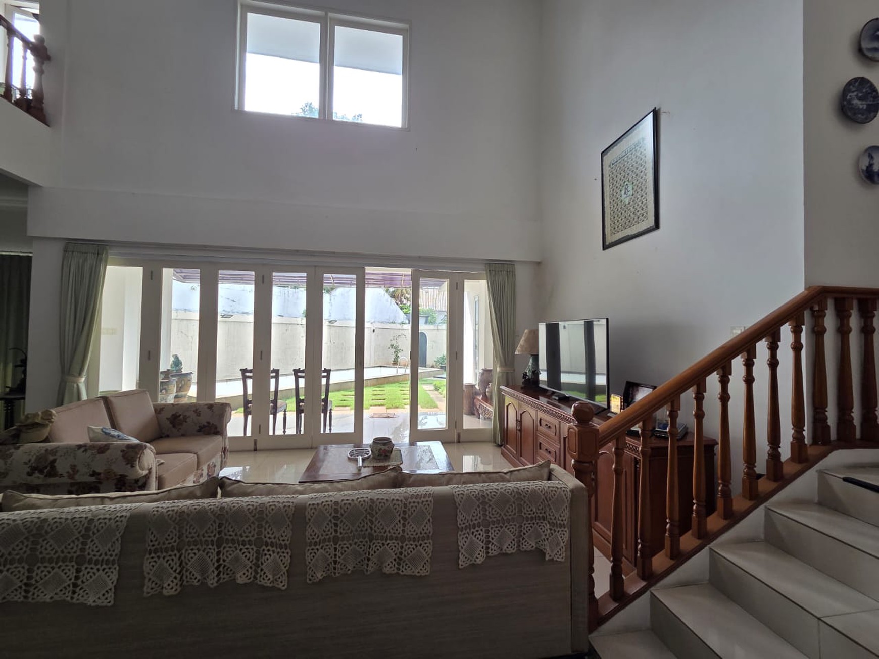 Rumah Mewah Siap Huni dengan Kolam Renang Pribadi di Bintaro Jaya