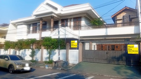 Rumah di Raya Nginden Intan Surabaya Timur, 2 Lantai, Strategis, bisa untuk rumah tinggal / kantor - MG -