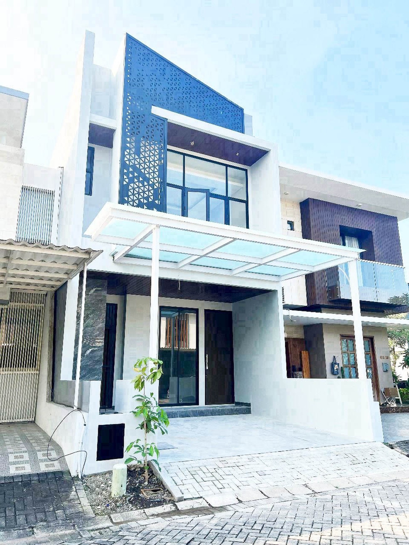 Rumah Baru Gress !!! di Dian Istana Cluster Mocca Vrbana Surabaya Barat, Minimalis, 2 Lantai, SIAP HUNI