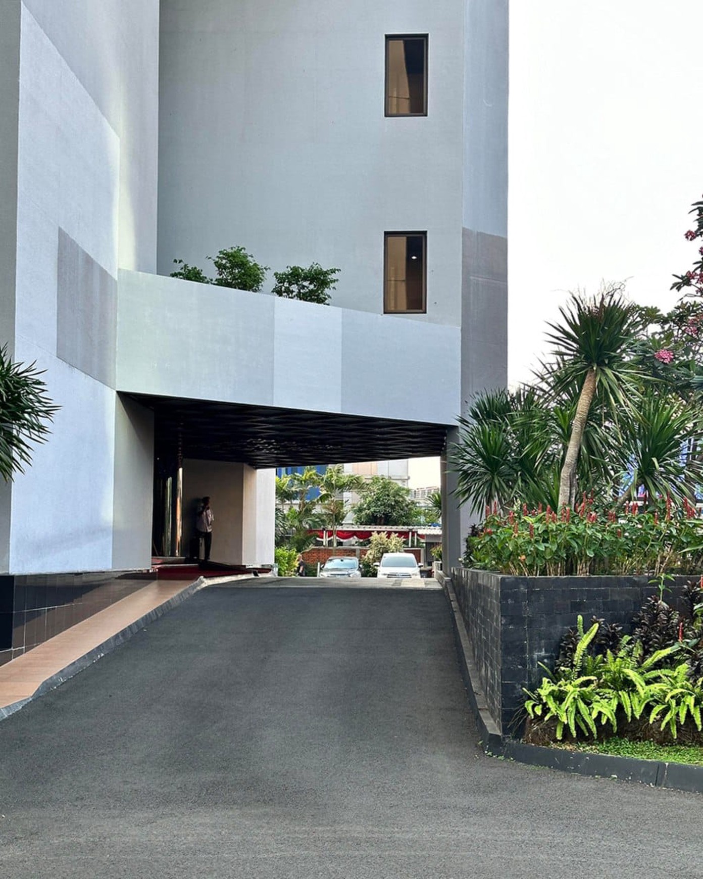 GEDUNG KANTOR RASUNA SAID KUNINGAN. 5 LANTAI. ZONA KOMERSIAL BISNIS